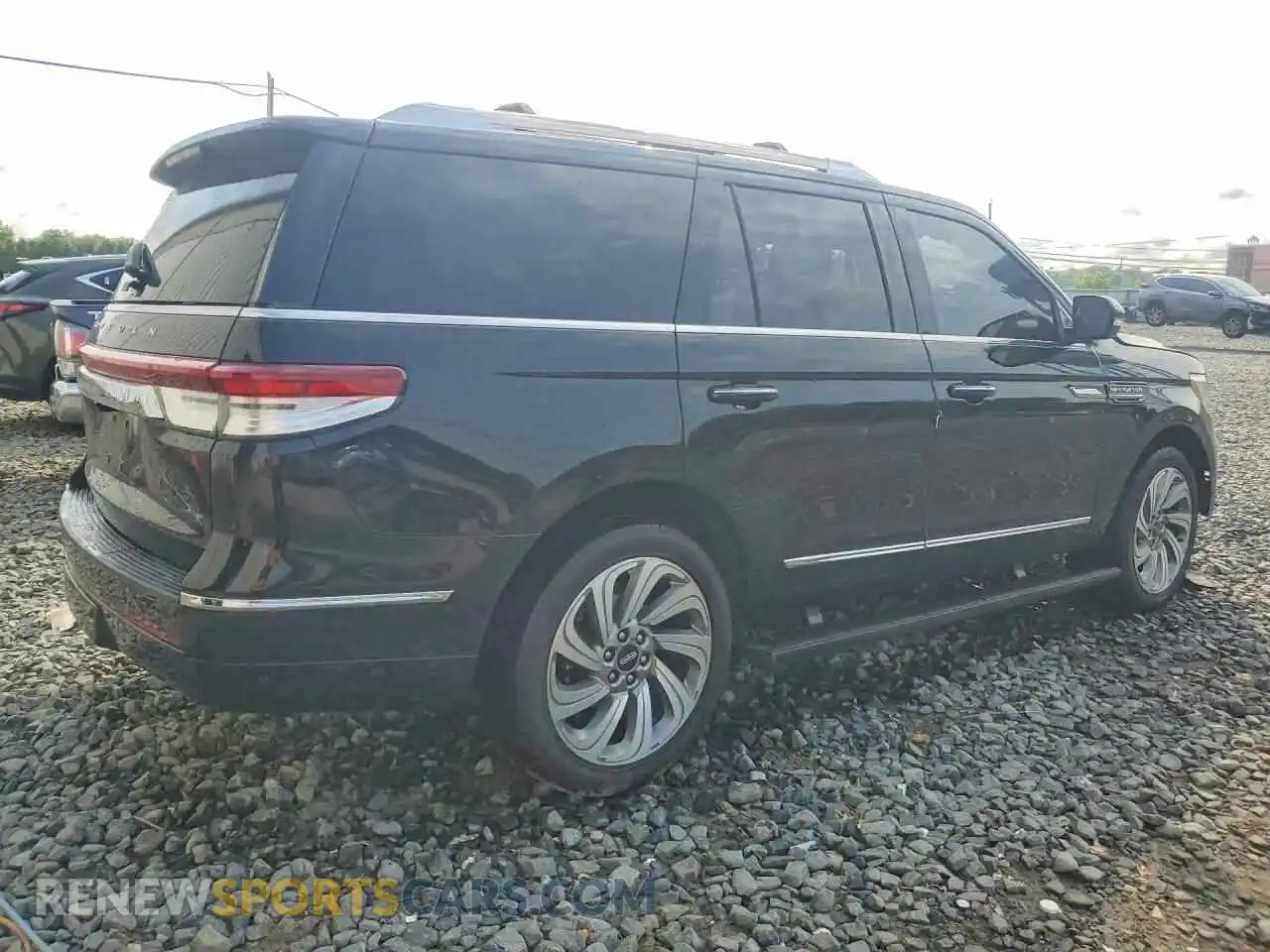 3 Photograph of a damaged car 5LMJJ2LG1PEL05356 LINCOLN NAVIGATOR 2023