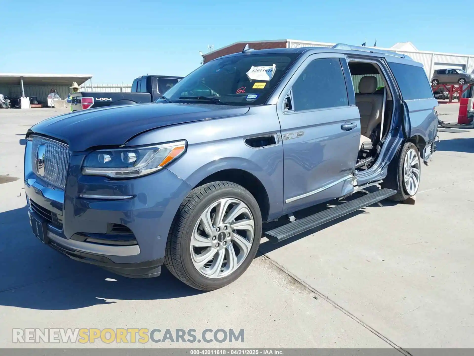 2 fotografías del automóvil dañado 5LMJJ2LG2PEL00893 LINCOLN NAVIGATOR 2023