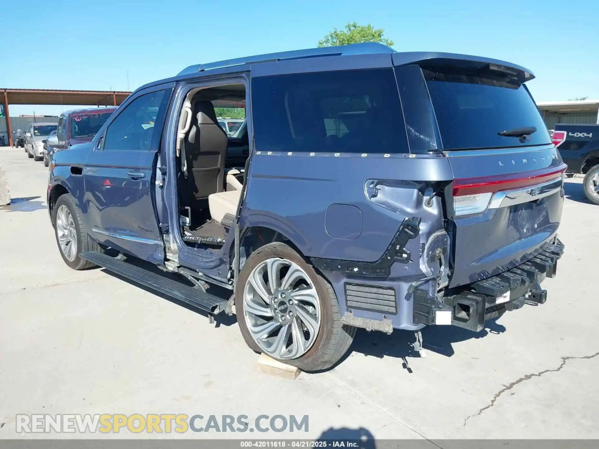3 fotografías del automóvil dañado 5LMJJ2LG2PEL00893 LINCOLN NAVIGATOR 2023