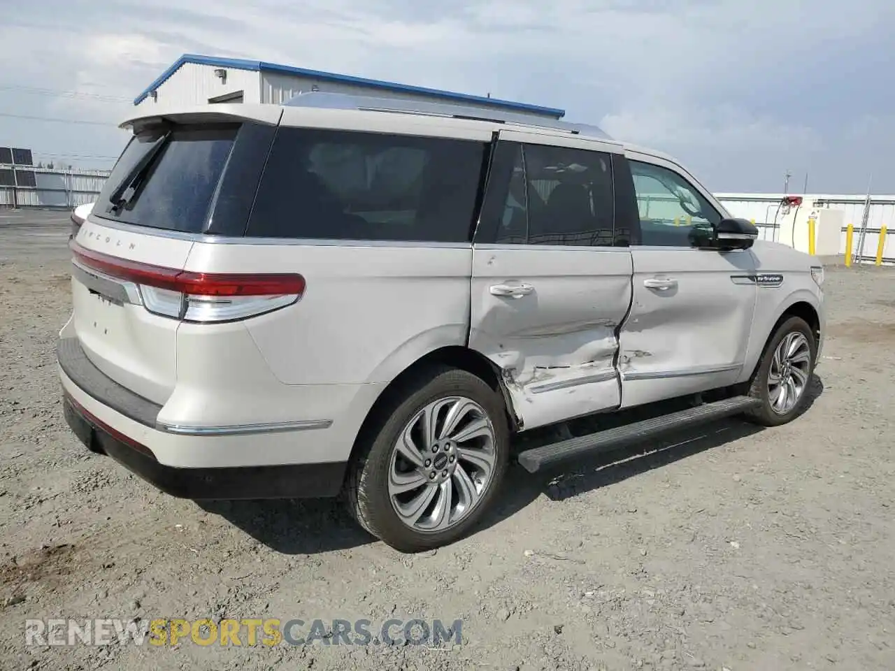 3 Photograph of a damaged car 5LMJJ2LG6PEL14876 LINCOLN NAVIGATOR 2023