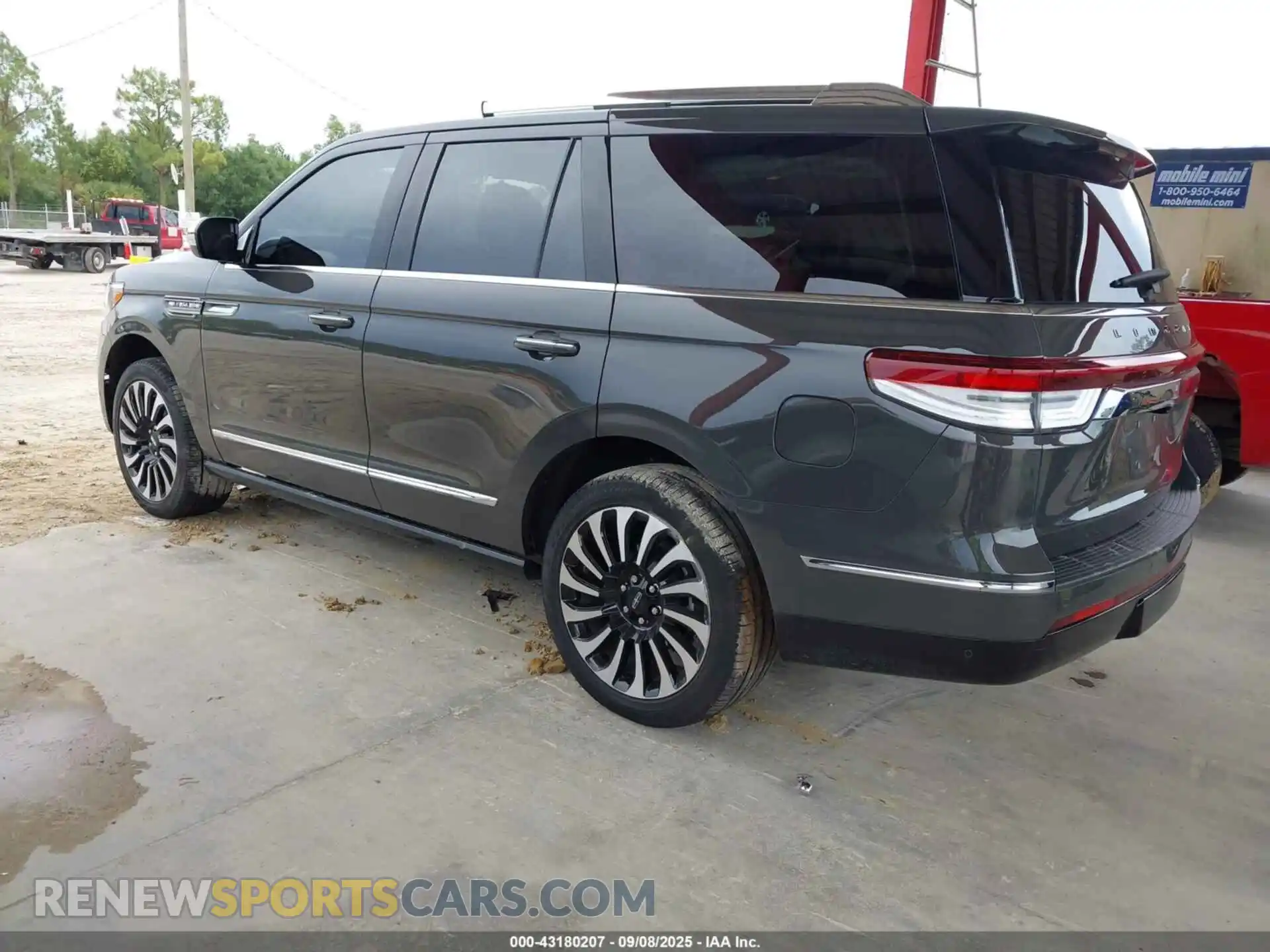 3 Photograph of a damaged car 5LMJJ2TG2PEL01459 LINCOLN NAVIGATOR 2023