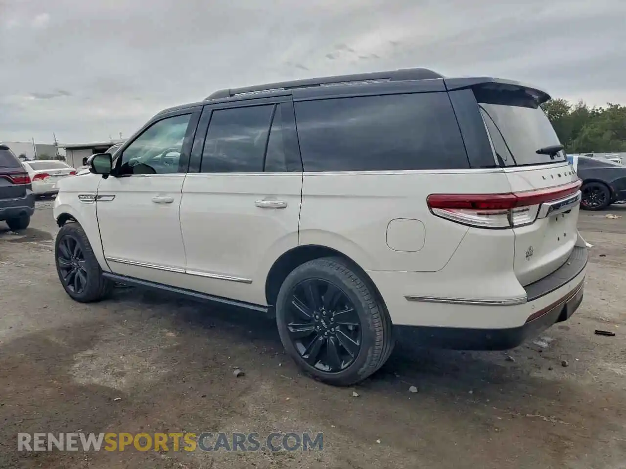 2 fotografías del automóvil dañado 5LMJJ2TG4PEL02161 LINCOLN NAVIGATOR 2023