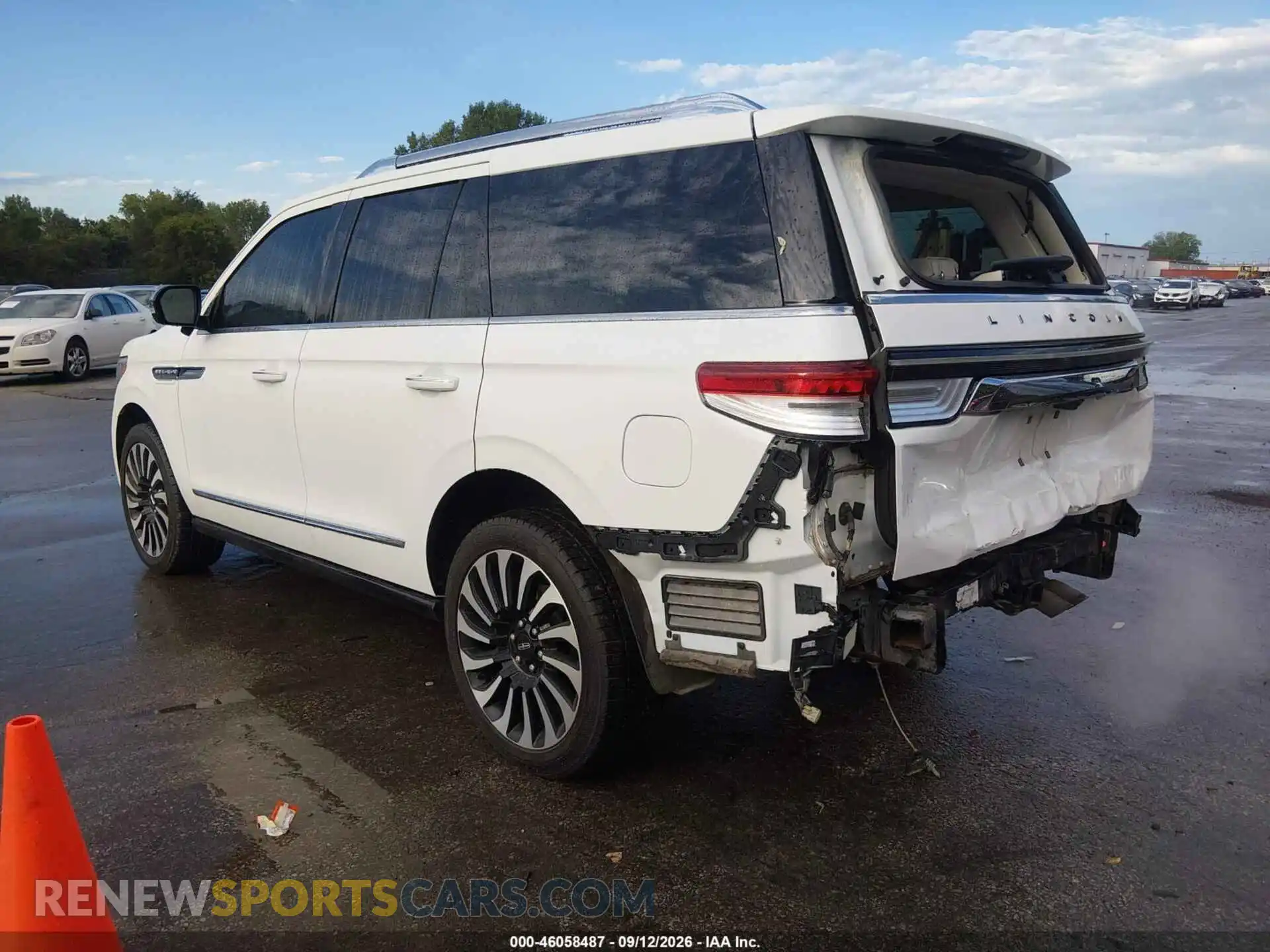 3 Фотография поврежденного автомобиля 5LMJJ2TGXPEL03458 LINCOLN NAVIGATOR 2023