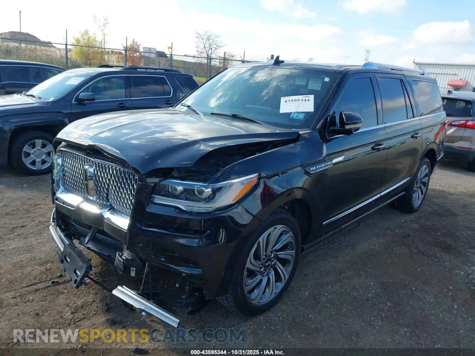2 Photograph of a damaged car 5LMJJ3LG7PEL01849 LINCOLN NAVIGATOR 2023