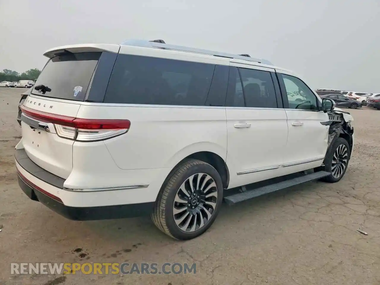 3 Photograph of a damaged car 5LMJJ3TG0PEL03104 LINCOLN NAVIGATOR 2023