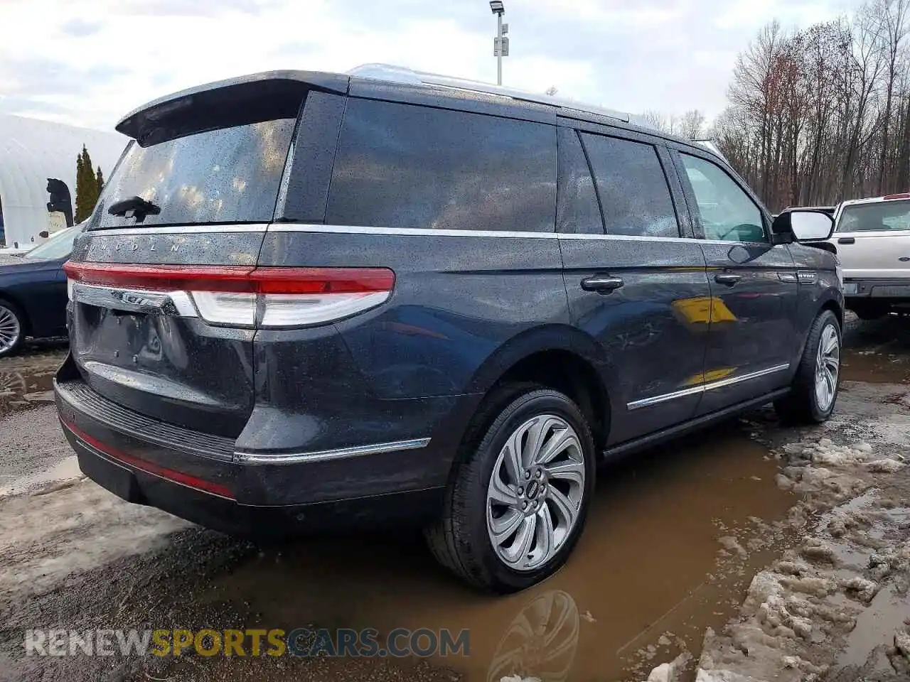 3 Photograph of a damaged car 5LMJJ2LG5REL16296 LINCOLN NAVIGATOR 2024