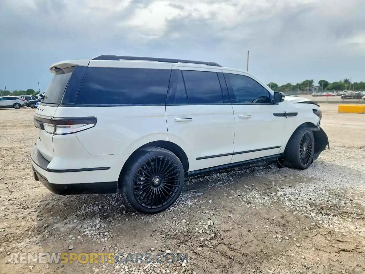 3 Photograph of a damaged car 5LMJJ2LG5REL24575 LINCOLN NAVIGATOR 2024