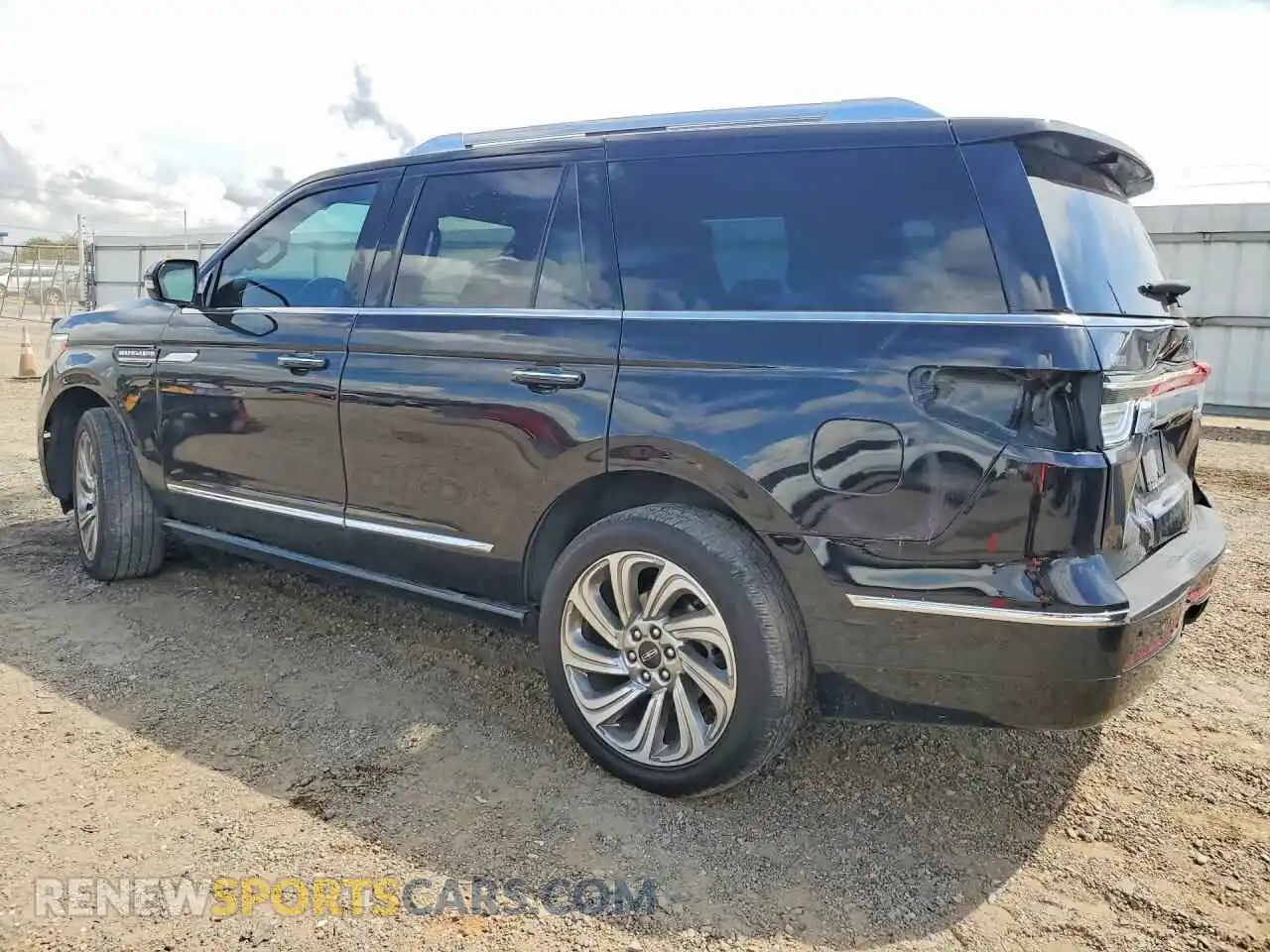 2 Photograph of a damaged car 5LMJJ2LG7REL13657 LINCOLN NAVIGATOR 2024