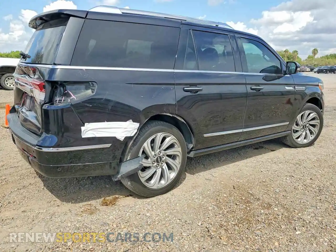 3 Photograph of a damaged car 5LMJJ2LG7REL13657 LINCOLN NAVIGATOR 2024