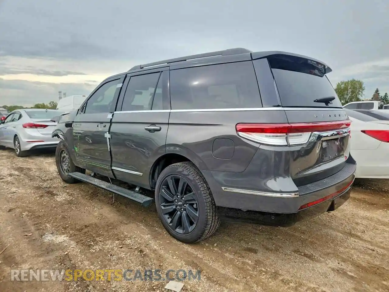 2 Photograph of a damaged car 5LMJJ2TG1REL12181 LINCOLN NAVIGATOR 2024