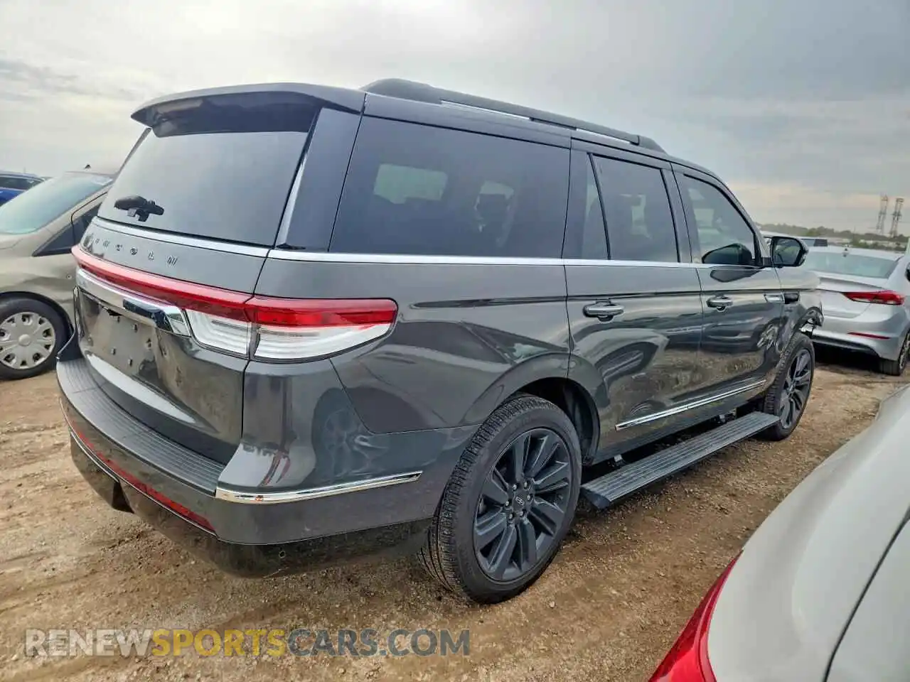 3 Photograph of a damaged car 5LMJJ2TG1REL12181 LINCOLN NAVIGATOR 2024