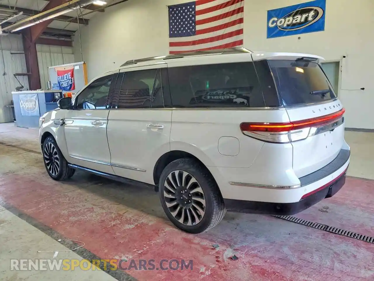 2 Photograph of a damaged car 5LMJJ2TG5REL04116 LINCOLN NAVIGATOR 2024