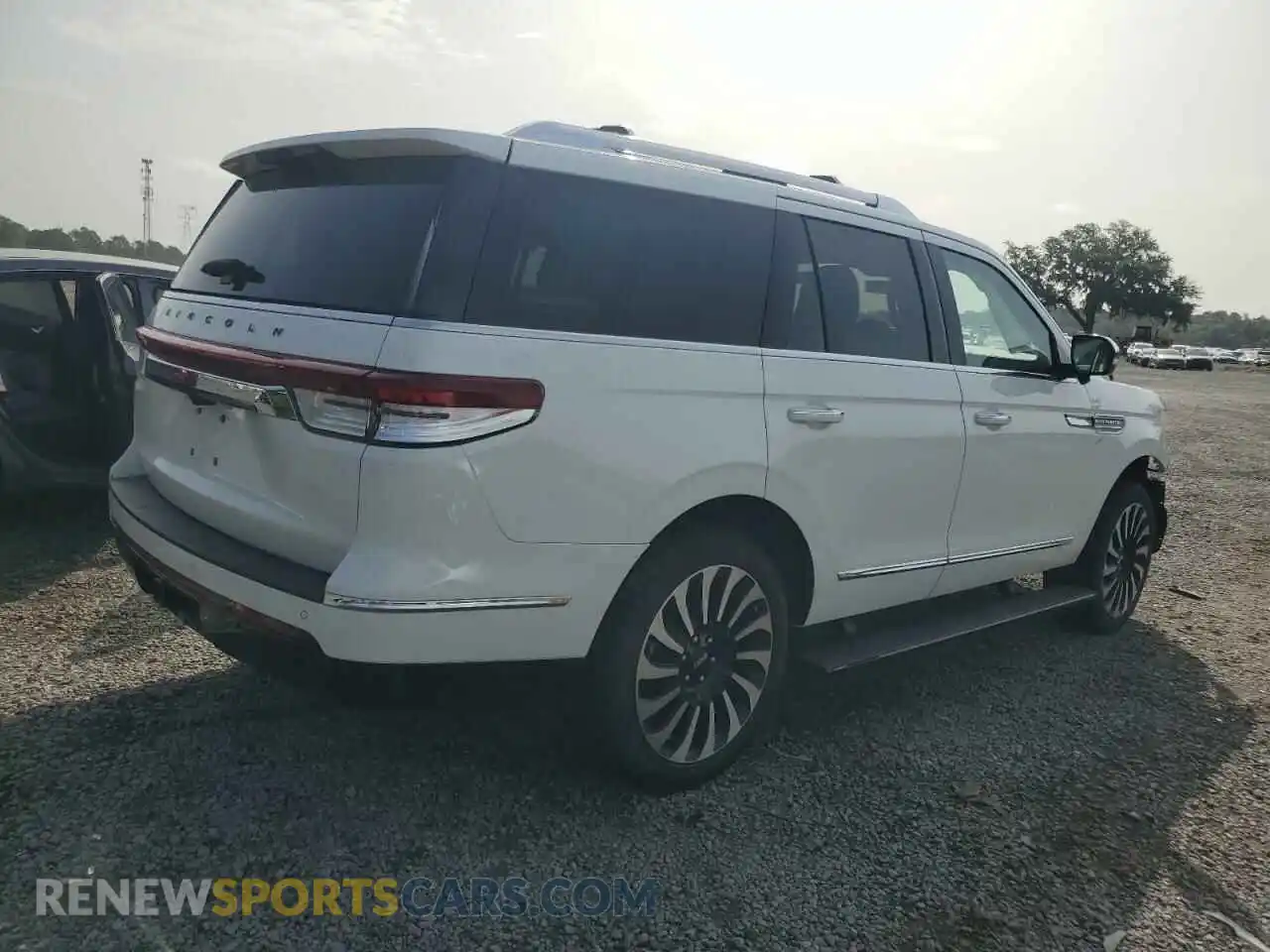 3 Photograph of a damaged car 5LMJJ2TG9REL23784 LINCOLN NAVIGATOR 2024