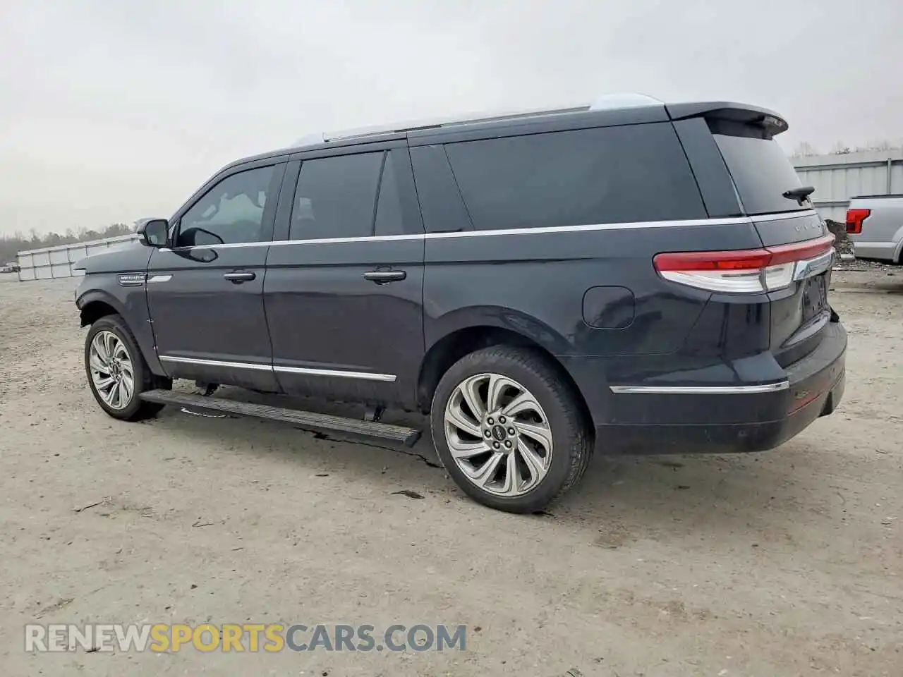 2 fotografías del automóvil dañado 5LMJJ3LG0REL19094 LINCOLN NAVIGATOR 2024