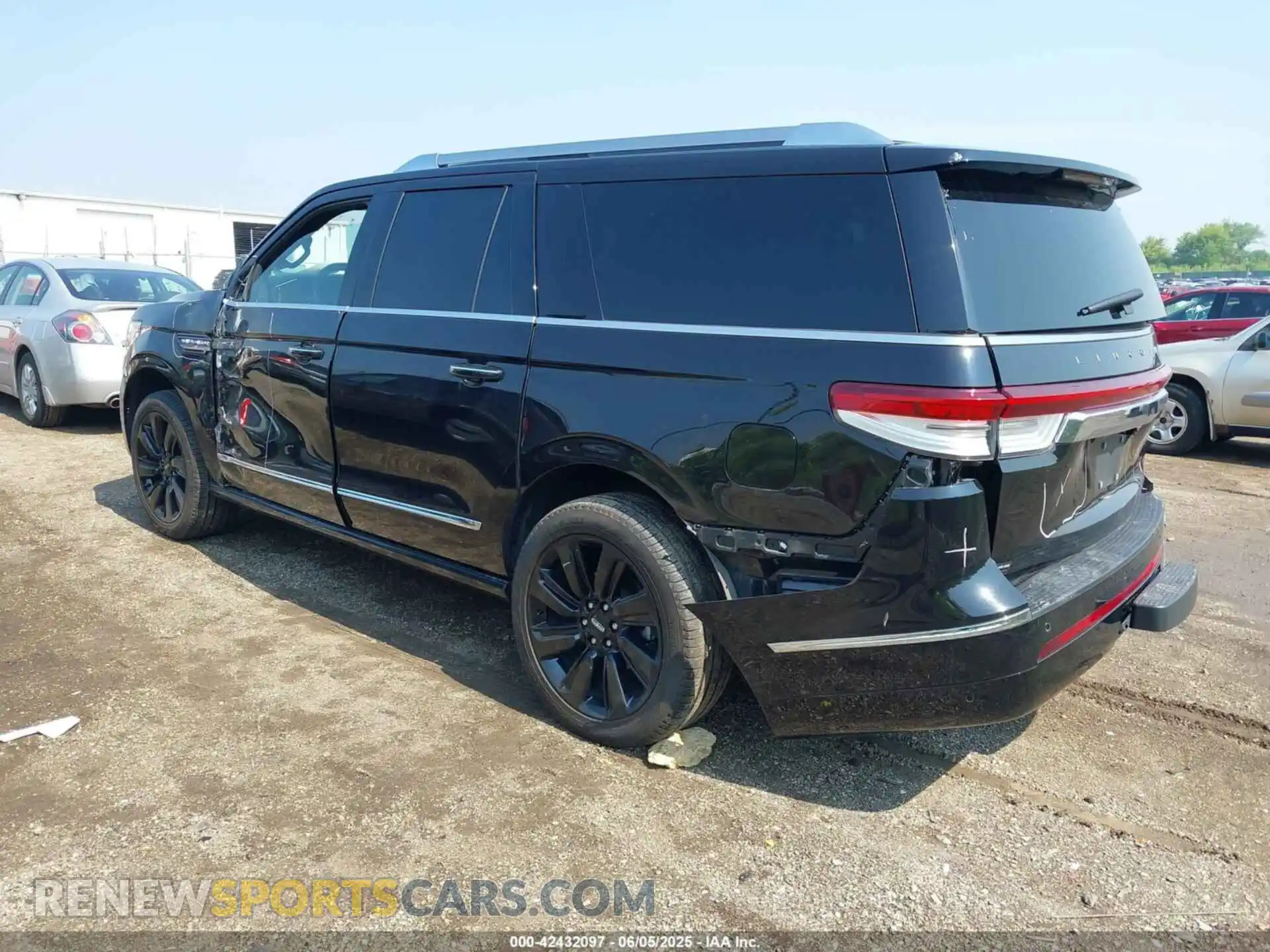 3 Photograph of a damaged car 5LMJJ3LG1REL03552 LINCOLN NAVIGATOR 2024