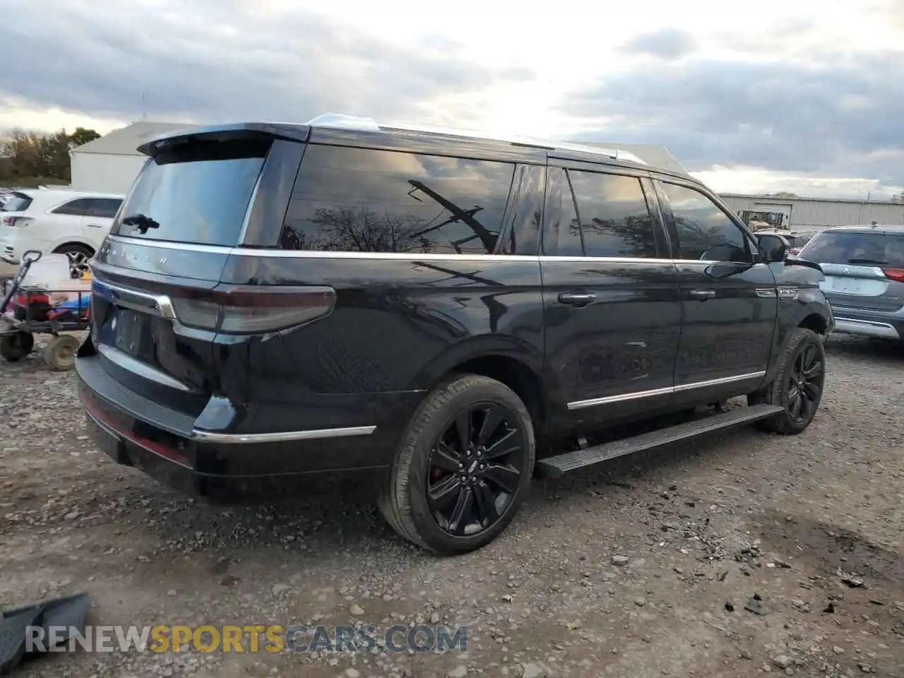 3 Photograph of a damaged car 5LMJJ3LG5REL00315 LINCOLN NAVIGATOR 2024