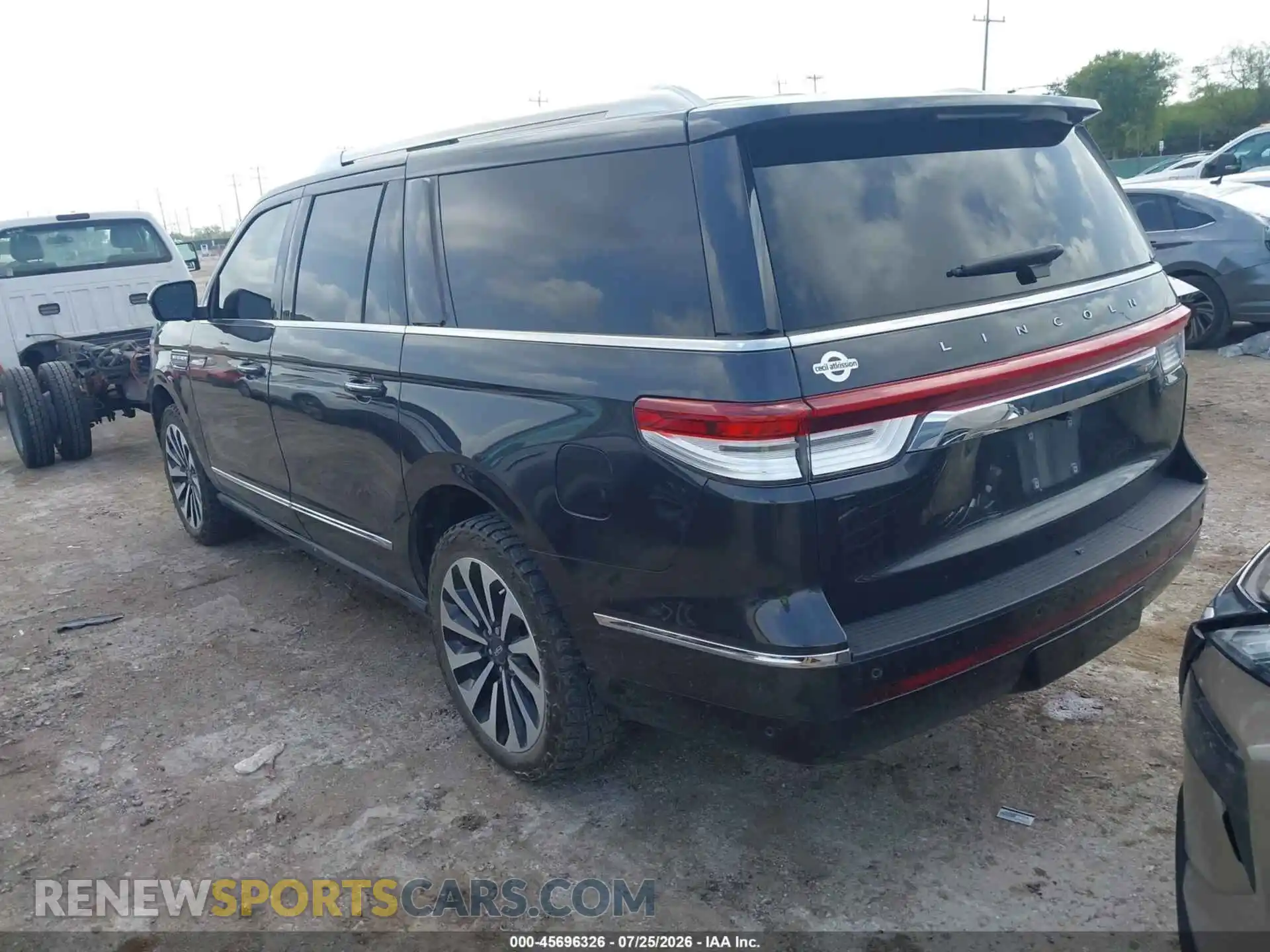 3 Photograph of a damaged car 5LMJJ3LG6REL17124 LINCOLN NAVIGATOR 2024