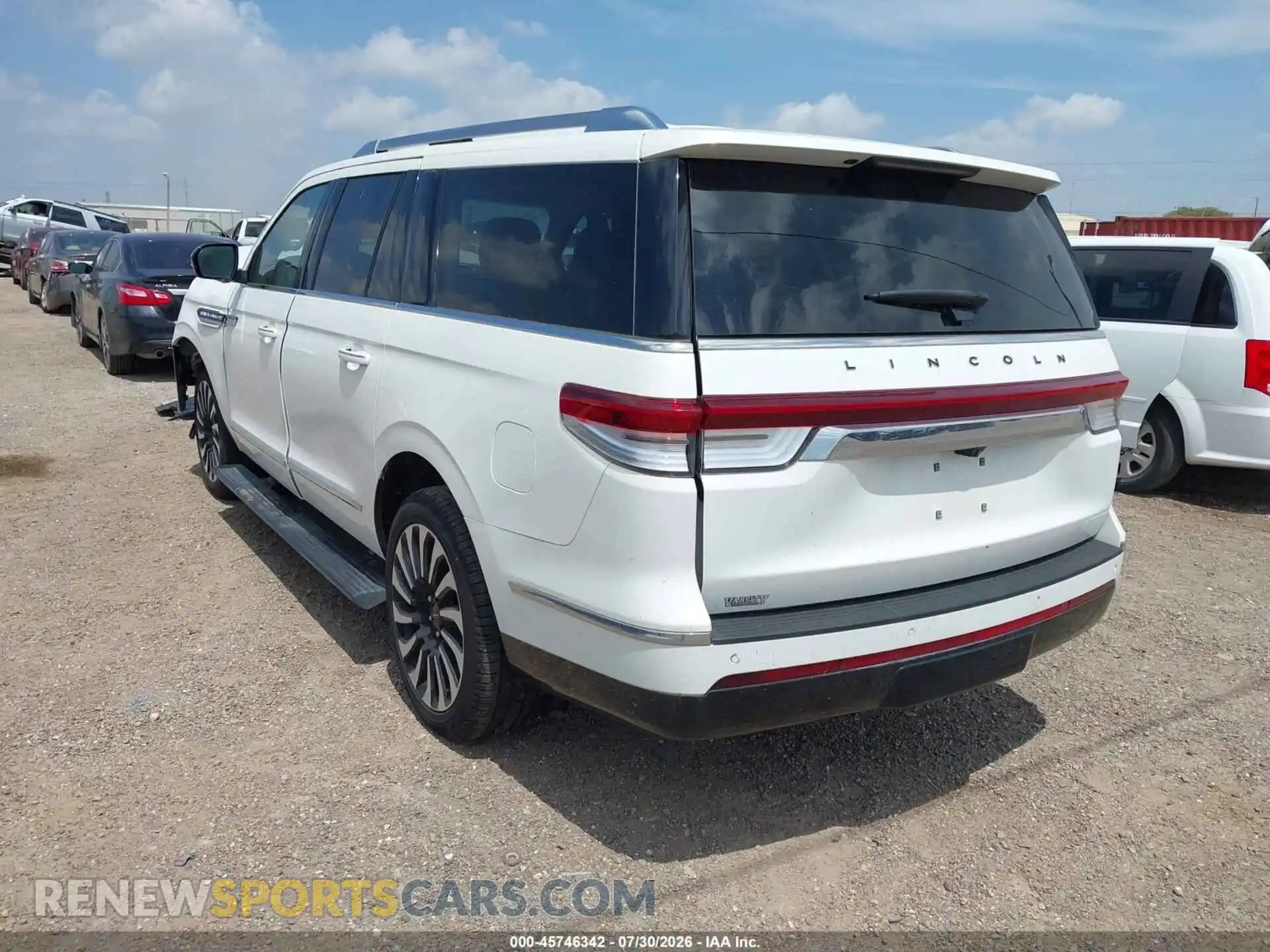 3 Photograph of a damaged car 5LMJJ3TG3REL23172 LINCOLN NAVIGATOR 2024