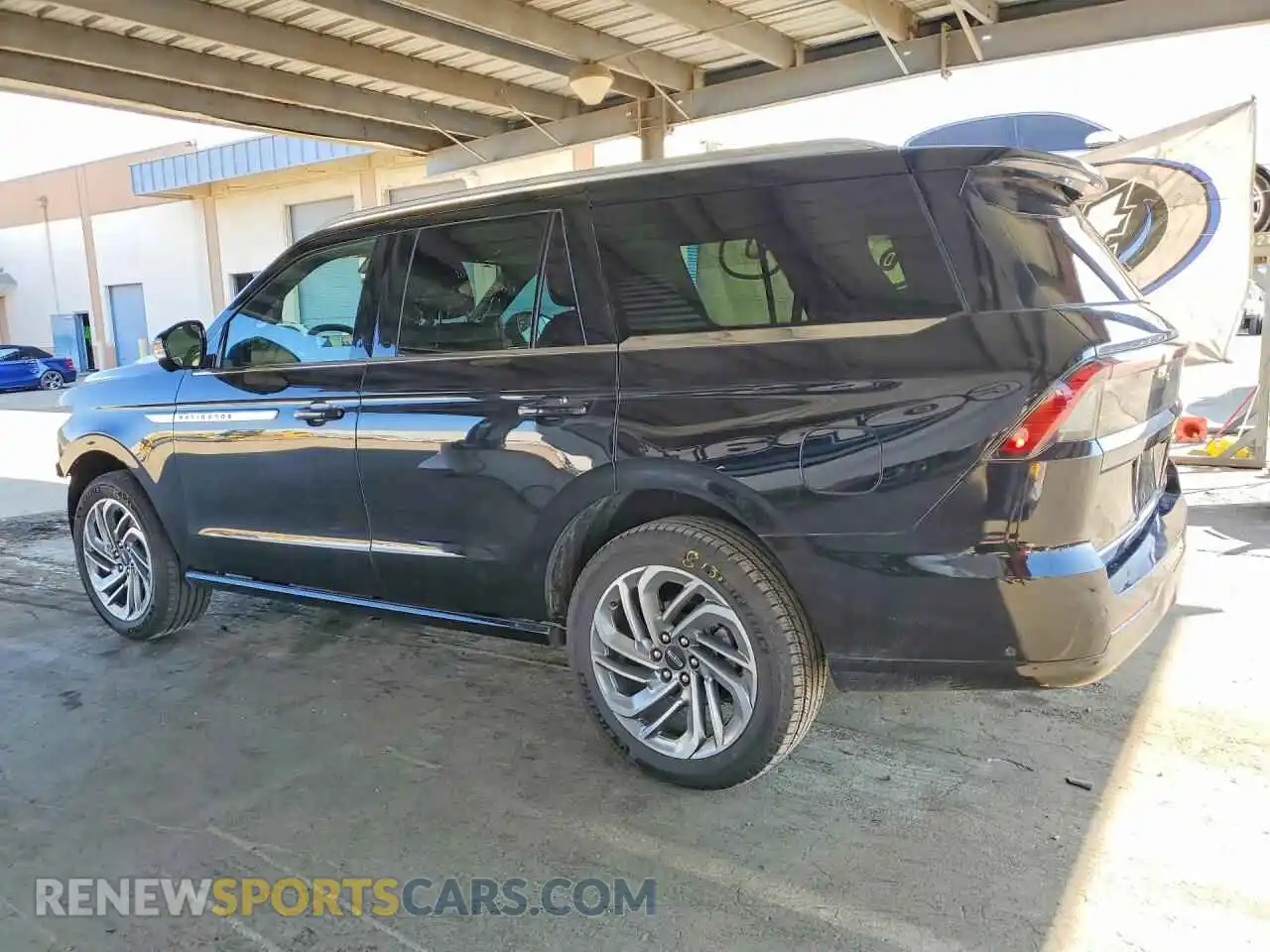 2 Фотография поврежденного автомобиля 5LMJJ2LG2SEL07545 LINCOLN NAVIGATOR 2025