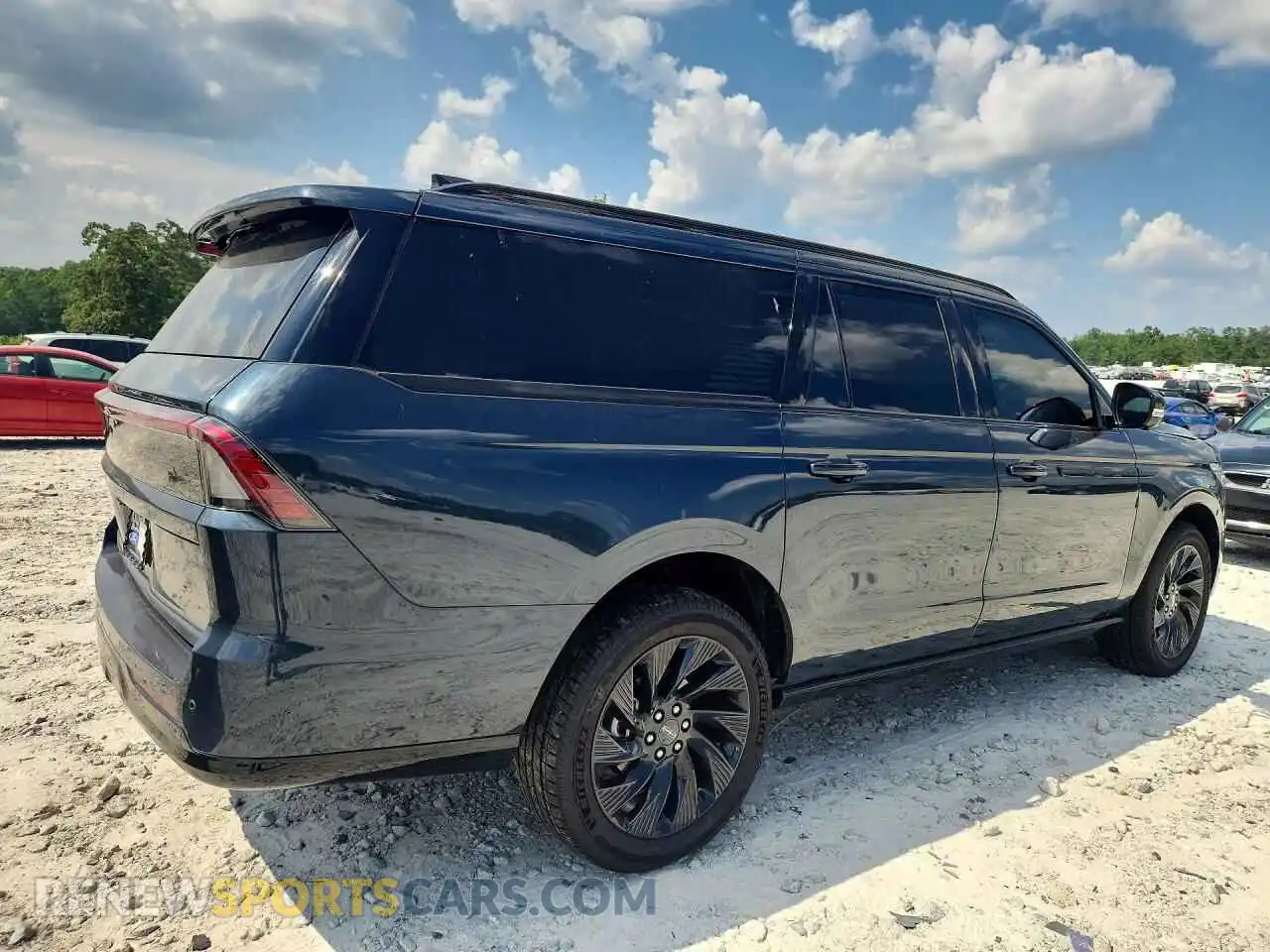 3 Photograph of a damaged car 5LMJJ3LG5SEL15032 LINCOLN NAVIGATOR 2025