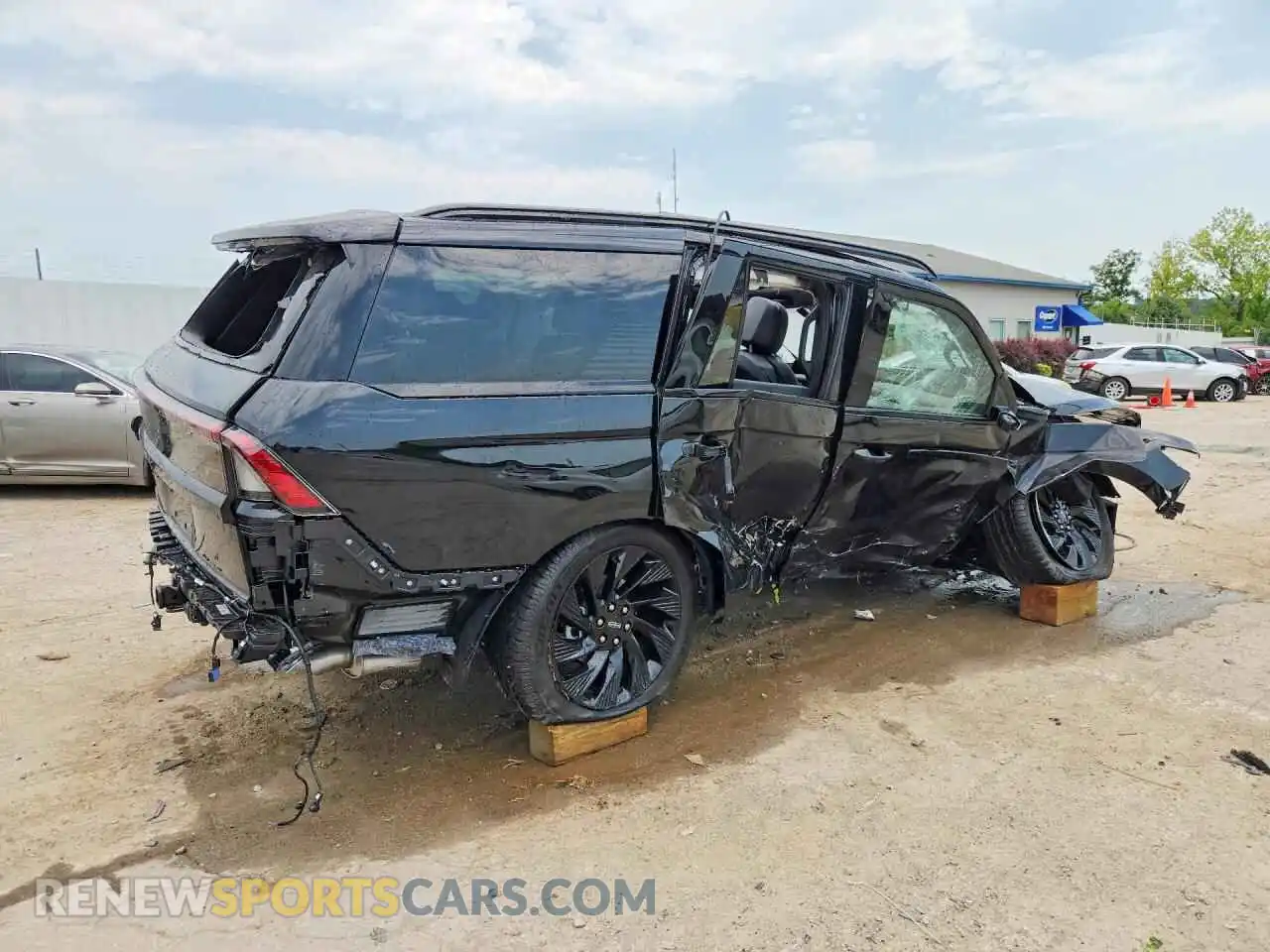 3 Photograph of a damaged car 5LMJJ2LGXVEL01903 LINCOLN NAVIGATOR 2027