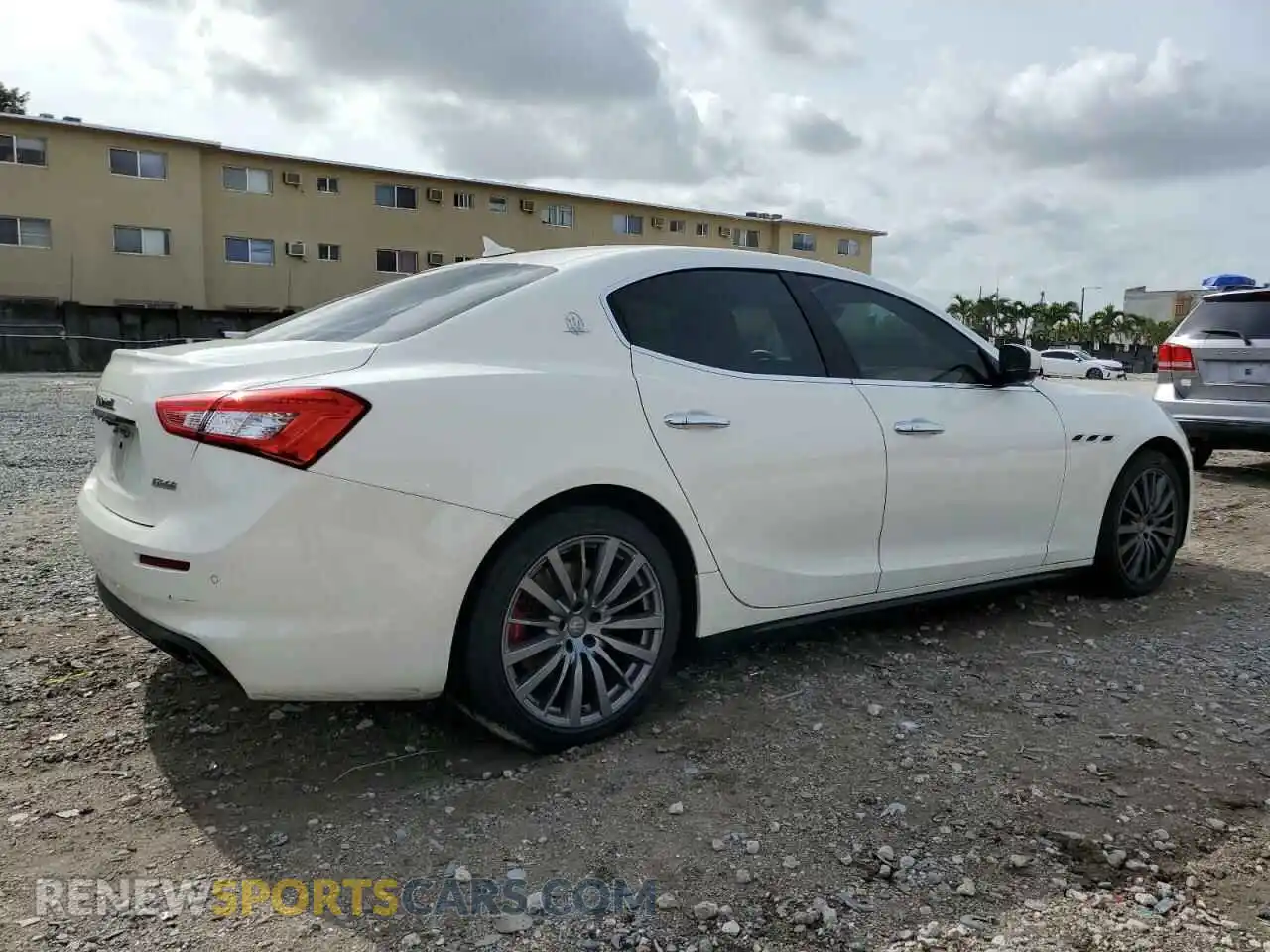 3 Photograph of a damaged car ZAM57XSA6K1334624 MASERATI ALL MODELS 2019