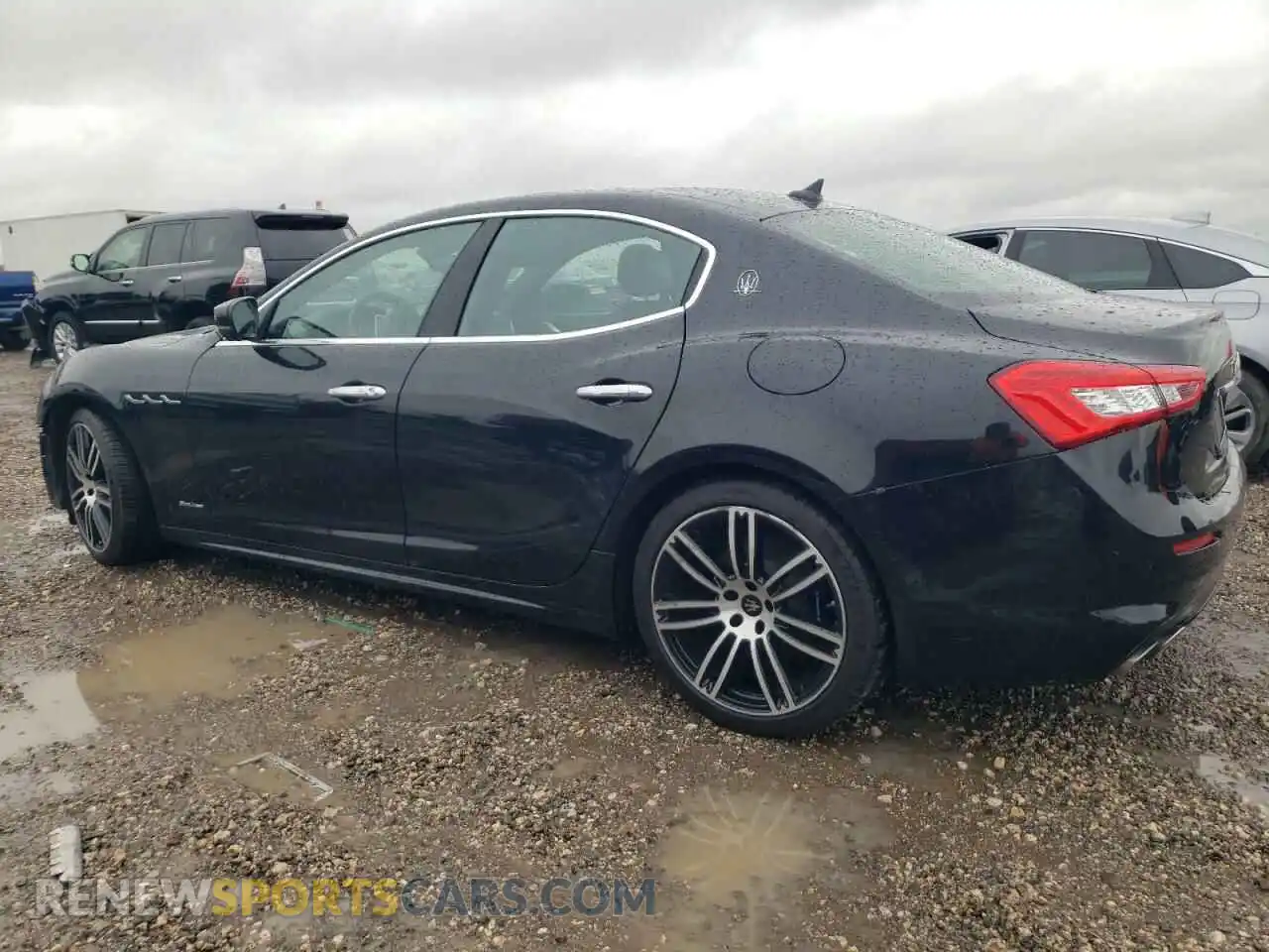 2 Photograph of a damaged car ZAM57XSLXK1310019 MASERATI ALL MODELS 2019