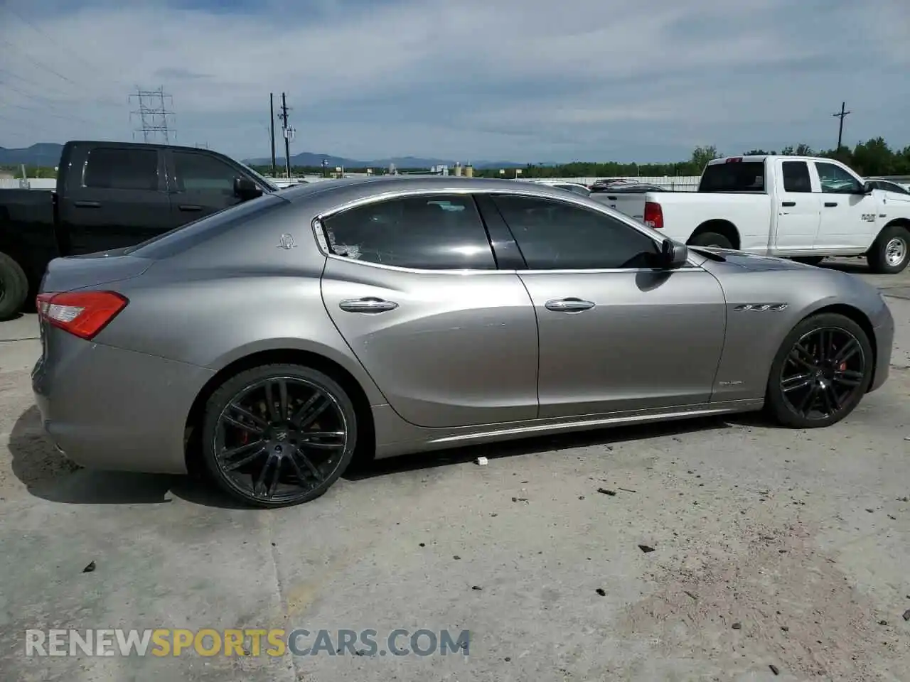 3 Фотография поврежденного автомобиля ZAM57YTLXK1322143 MASERATI ALL MODELS 2019
