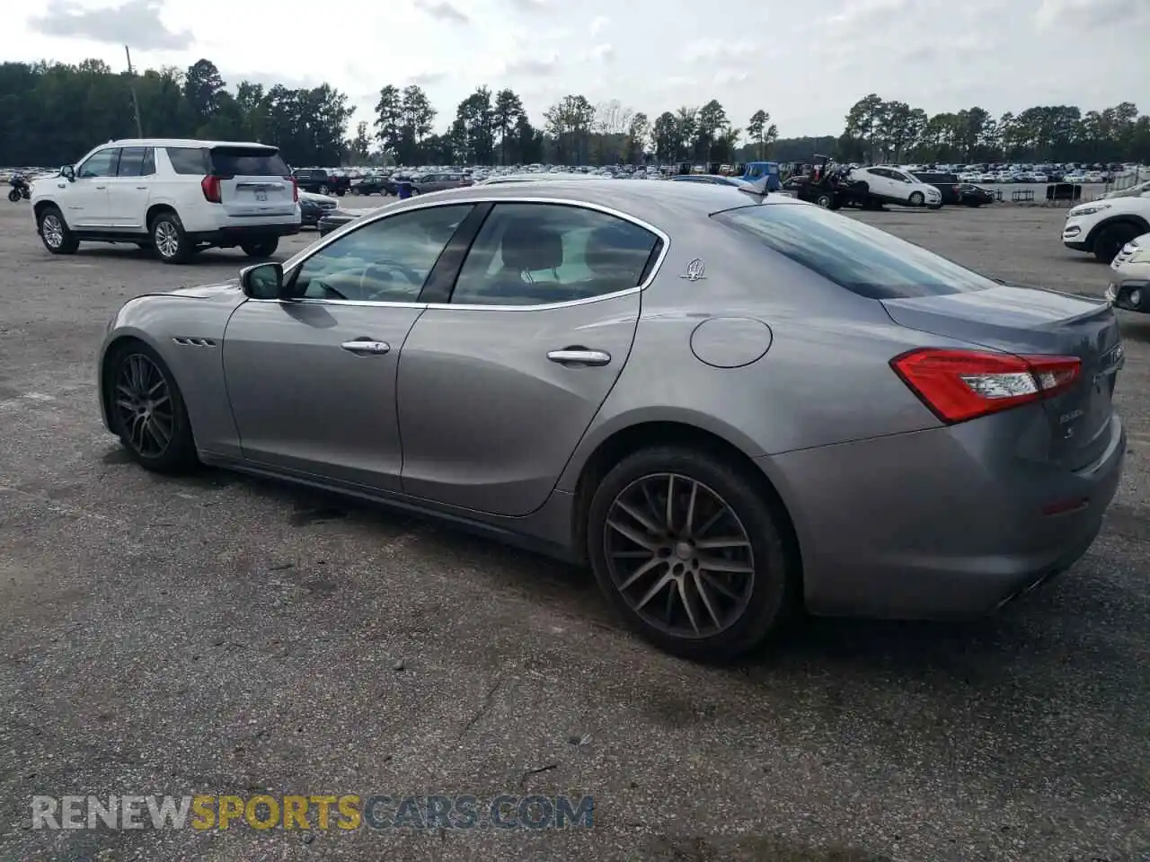 2 Photograph of a damaged car ZAM57YSA0L1341379 MASERATI ALL MODELS 2020