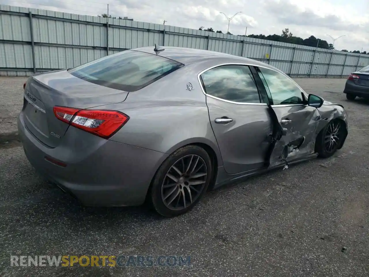 3 Photograph of a damaged car ZAM57YSA0L1341379 MASERATI ALL MODELS 2020