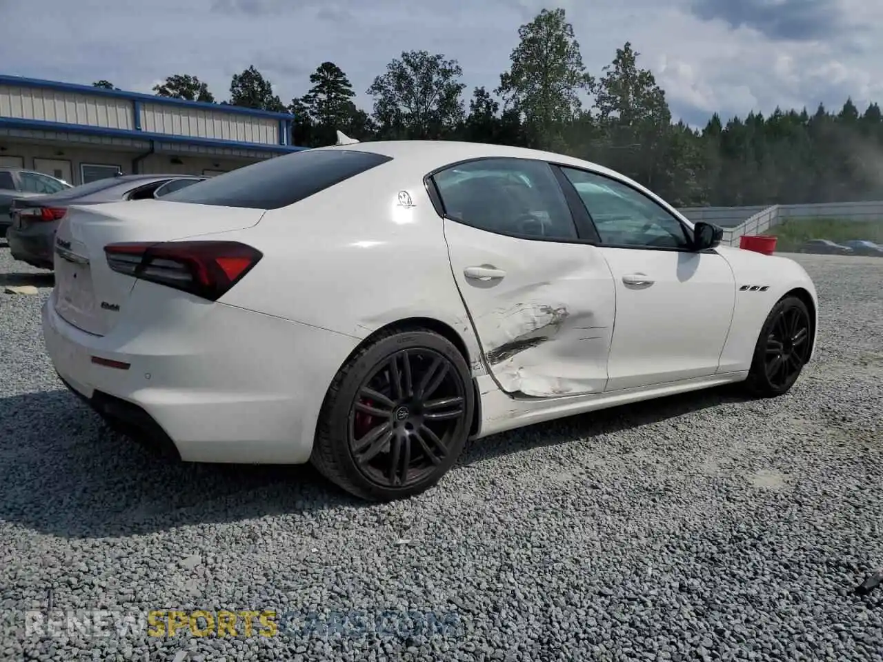 3 Photograph of a damaged car ZAM57XSA0M1365922 MASERATI ALL MODELS 2021