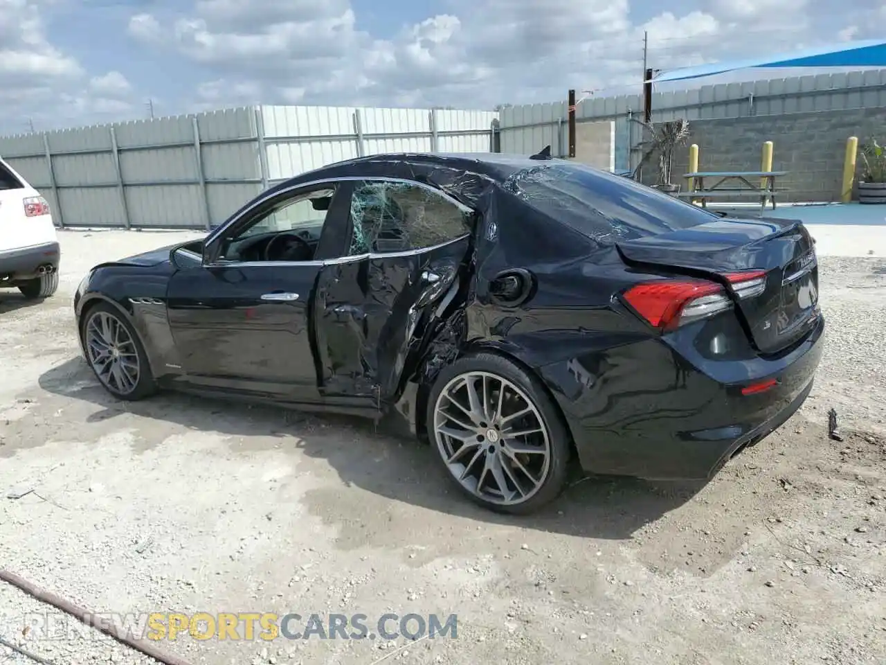 2 Photograph of a damaged car ZAM57YSL4M1360844 MASERATI ALL MODELS 2021