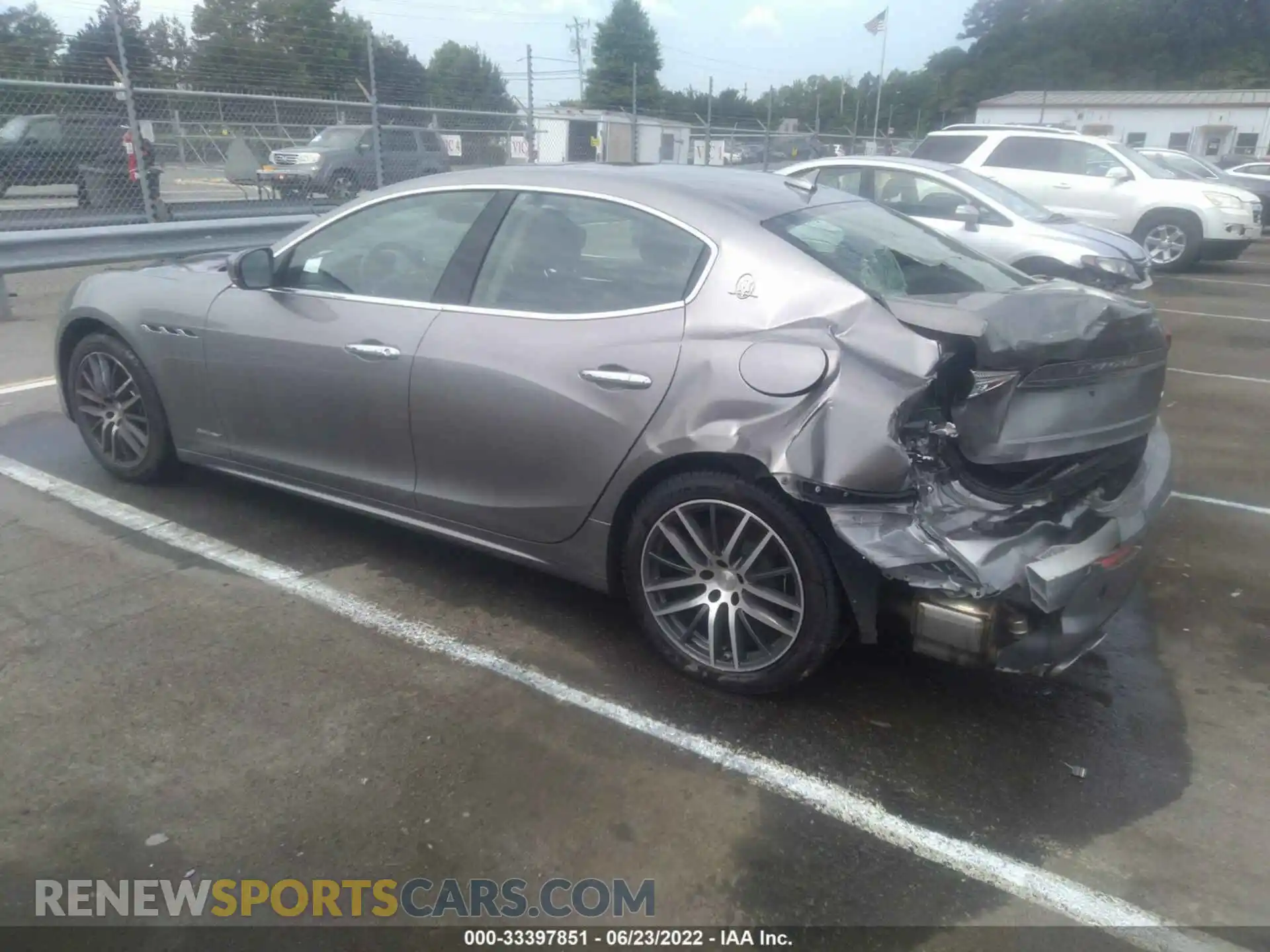 3 Photograph of a damaged car ZAM57XSL5K1338276 MASERATI GHIBLI 2019