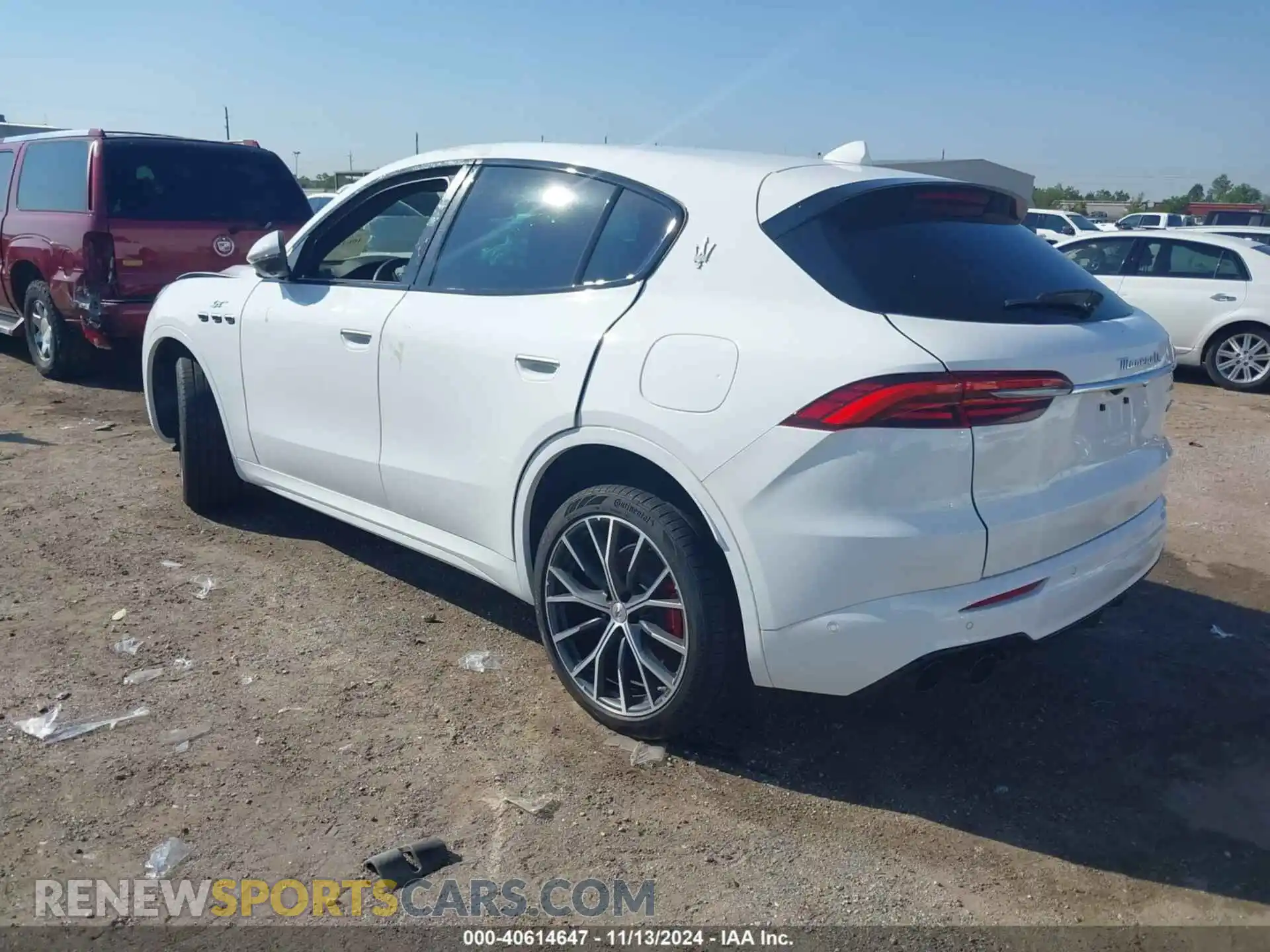 3 fotografías del automóvil dañado ZN682AVA0P7439641 MASERATI GRECALE 2023