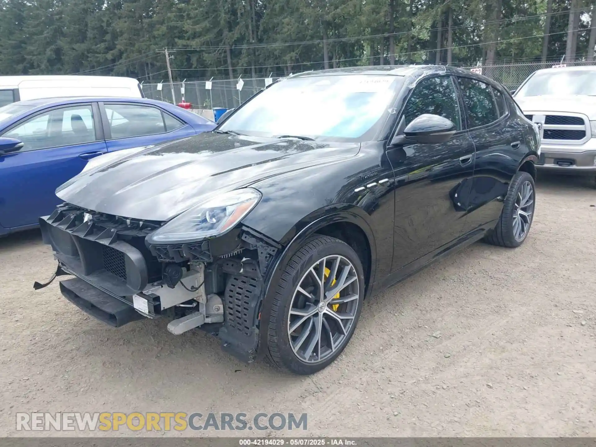 2 fotografías del automóvil dañado ZN682AVM0P7438449 MASERATI GRECALE 2023