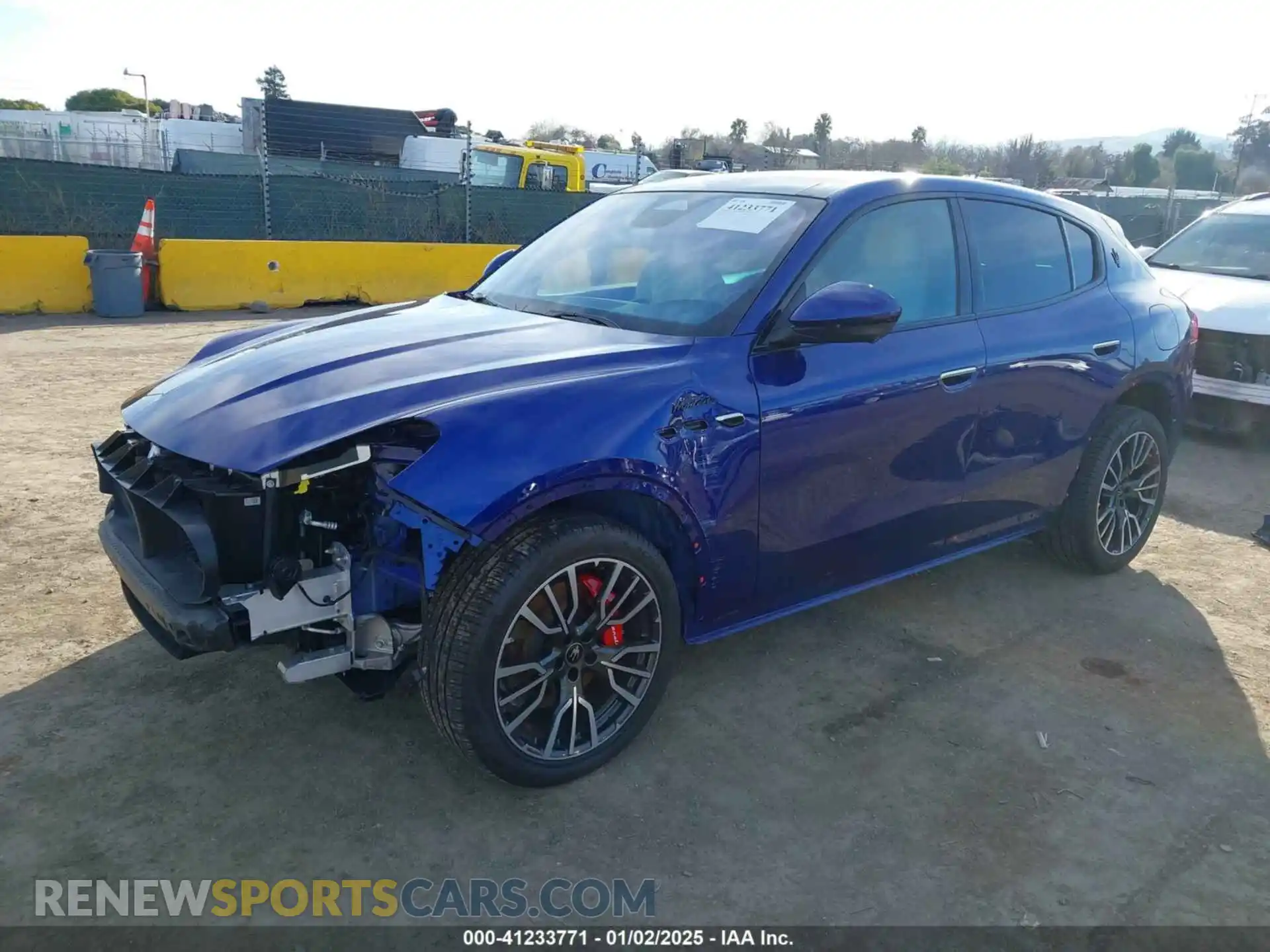 2 fotografías del automóvil dañado ZN682AVM4P7438504 MASERATI GRECALE 2023