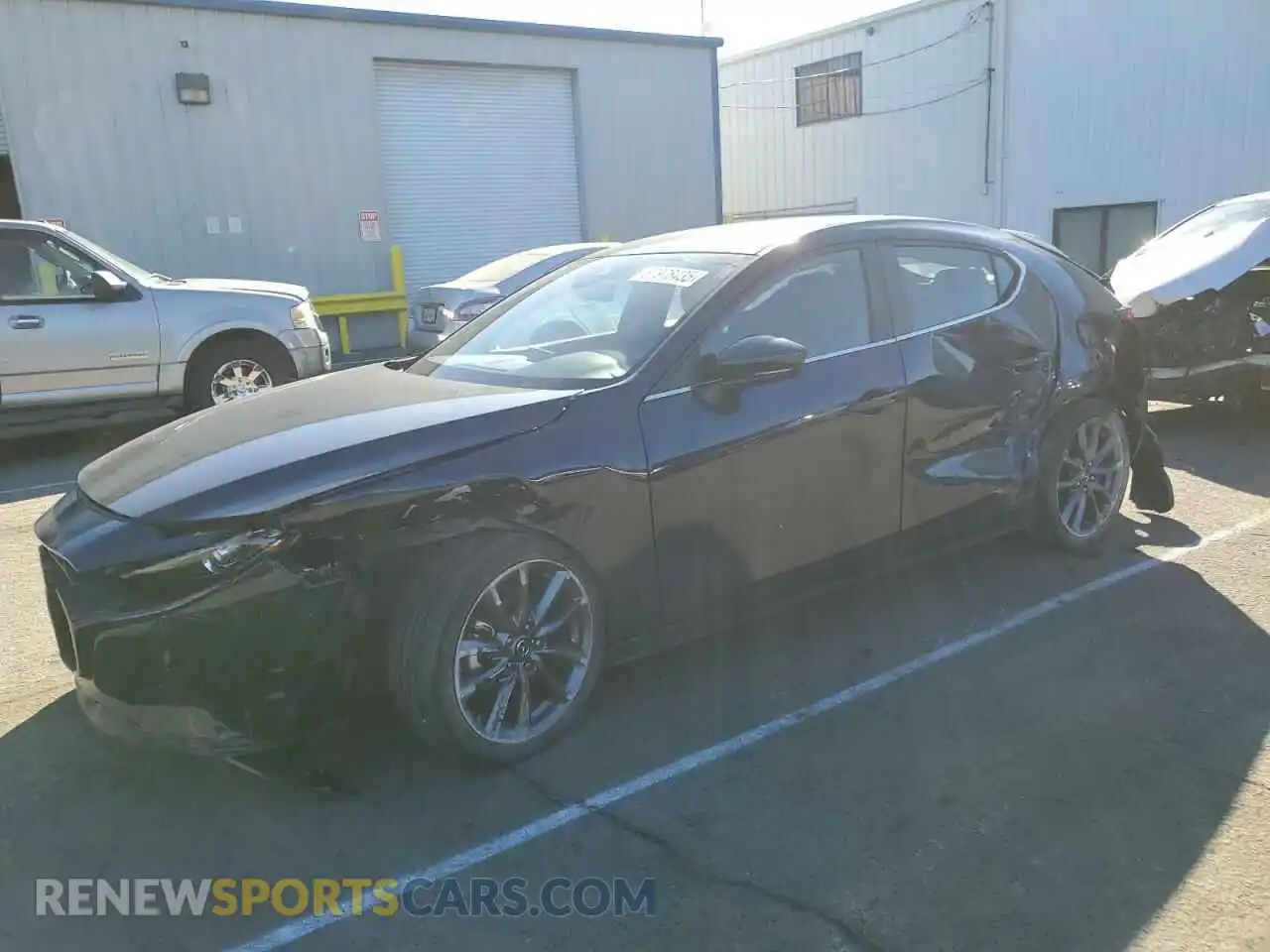 1 Photograph of a damaged car JM1BPAMM5K1137567 MAZDA 3 2019