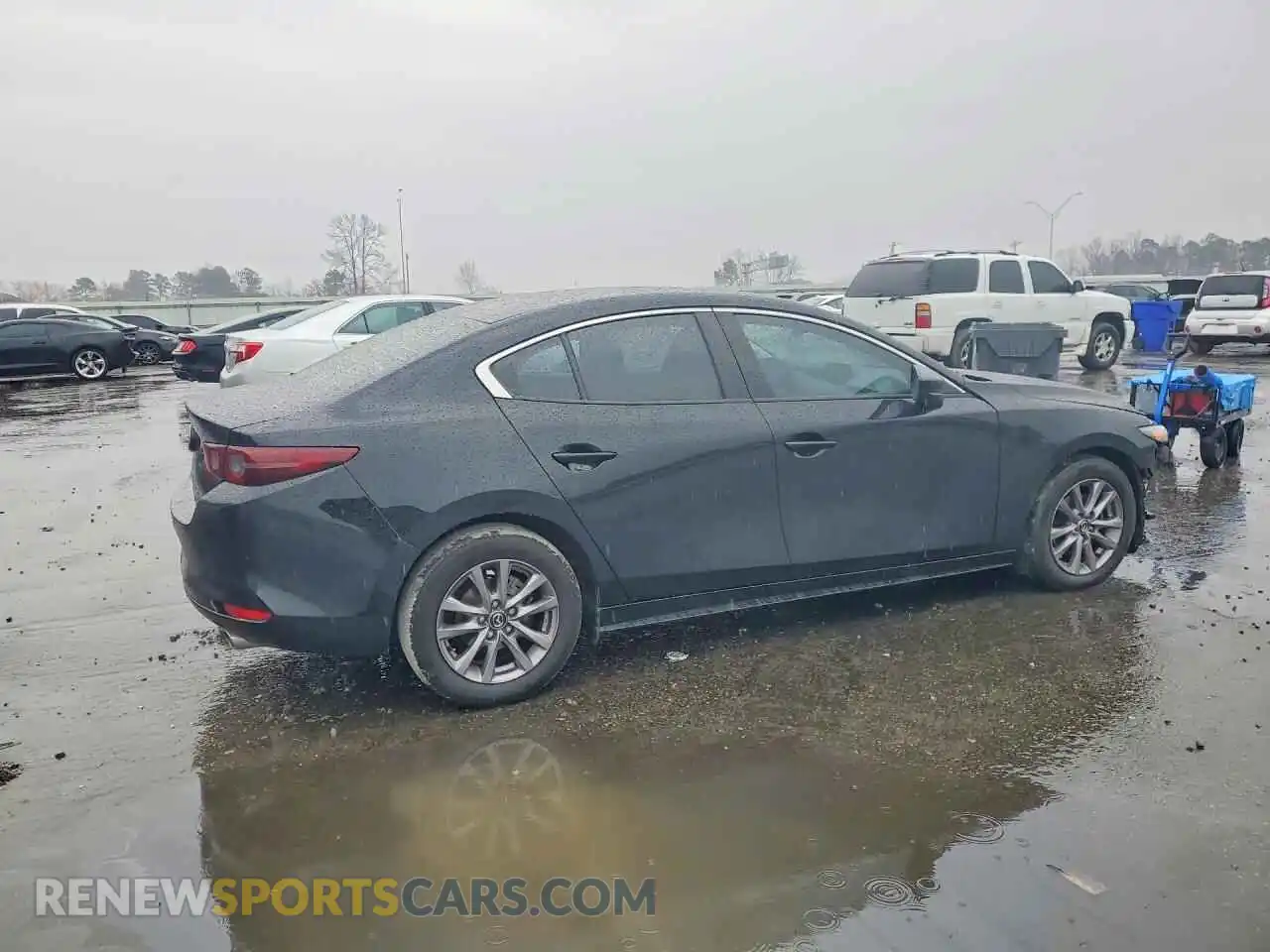 3 Photograph of a damaged car 3MZBPAALXMM200127 MAZDA 3 2021
