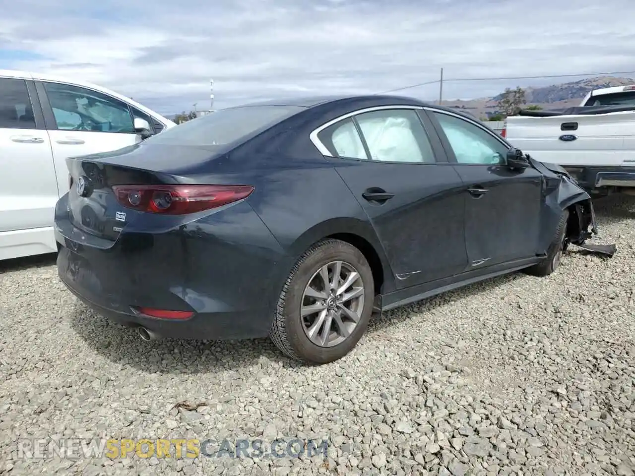 3 Photograph of a damaged car 3MZBPAALXMM200581 MAZDA 3 2021