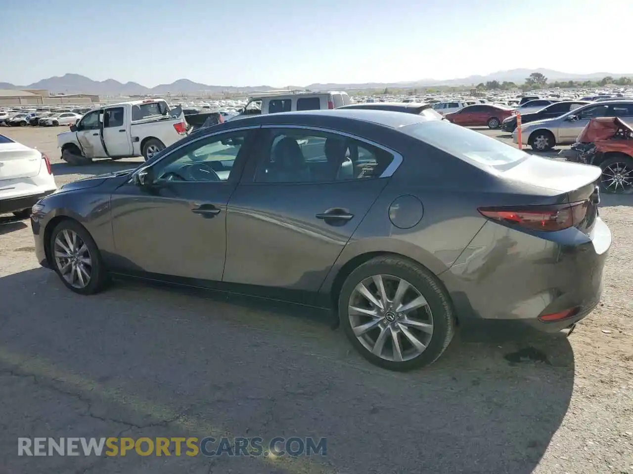 2 fotografías del automóvil dañado 3MZBPABL6MM250571 MAZDA 3 2021