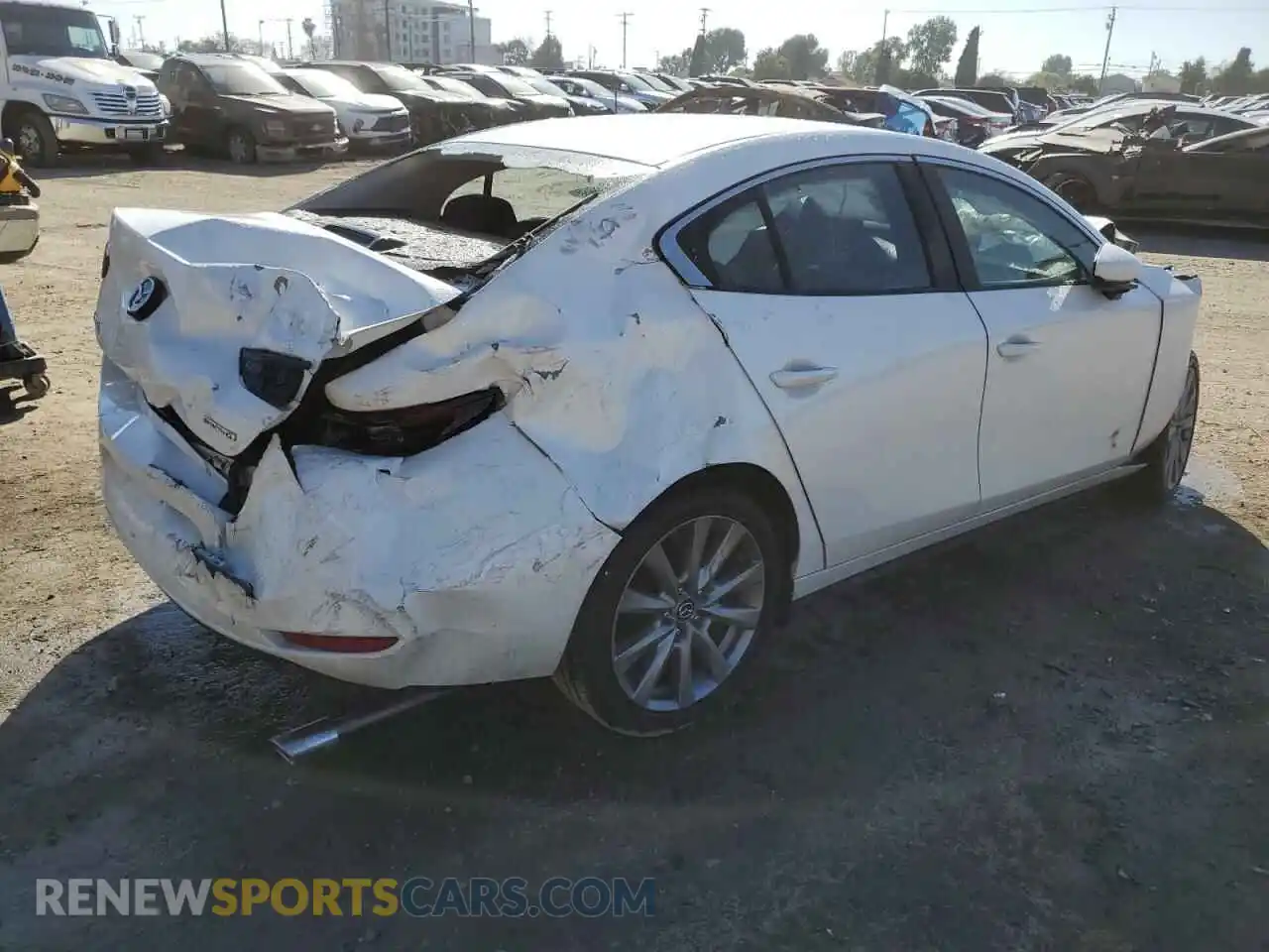 3 fotografías del automóvil dañado JM1BPACL6M1328376 MAZDA 3 2021