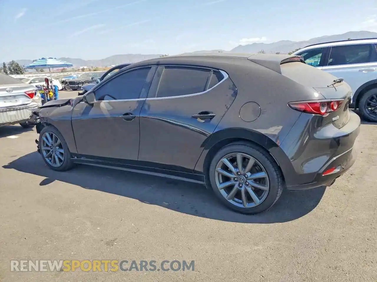 2 fotografías del automóvil dañado JM1BPAKL7M1336889 MAZDA 3 2021