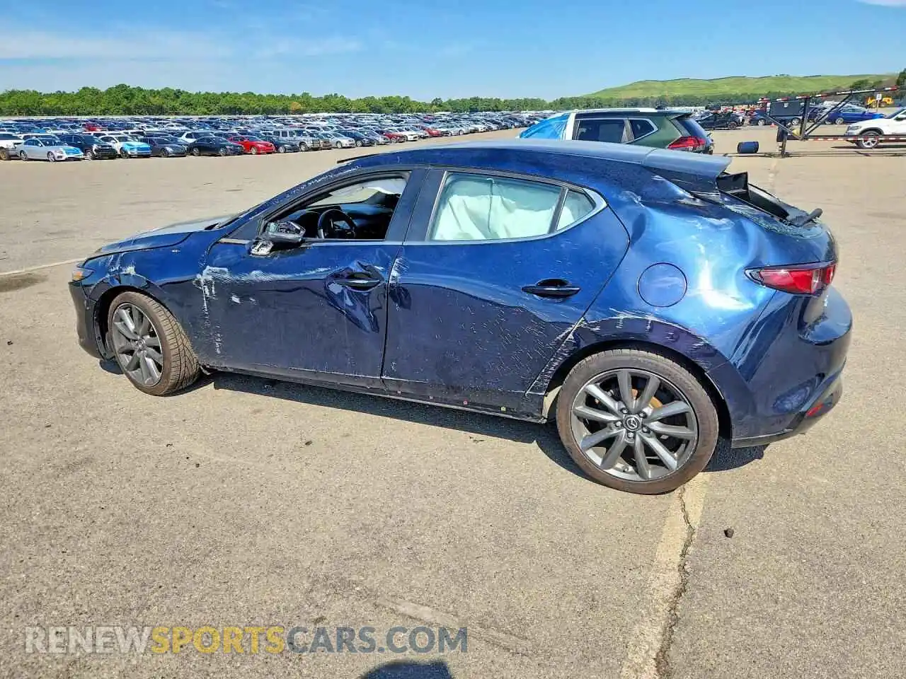 2 fotografías del automóvil dañado JM1BPBLL3M1404206 MAZDA 3 2021