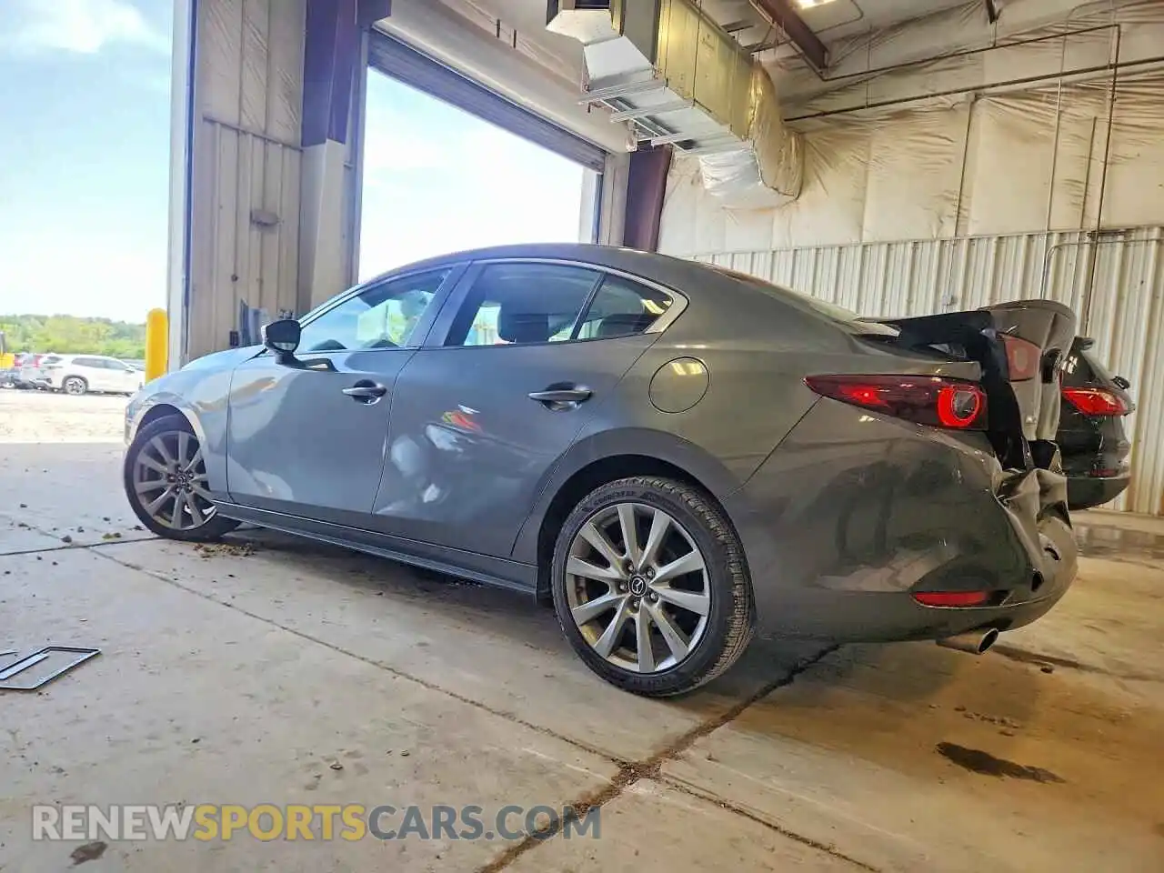 2 Photograph of a damaged car 3MZBPACL6NM317993 MAZDA 3 2022