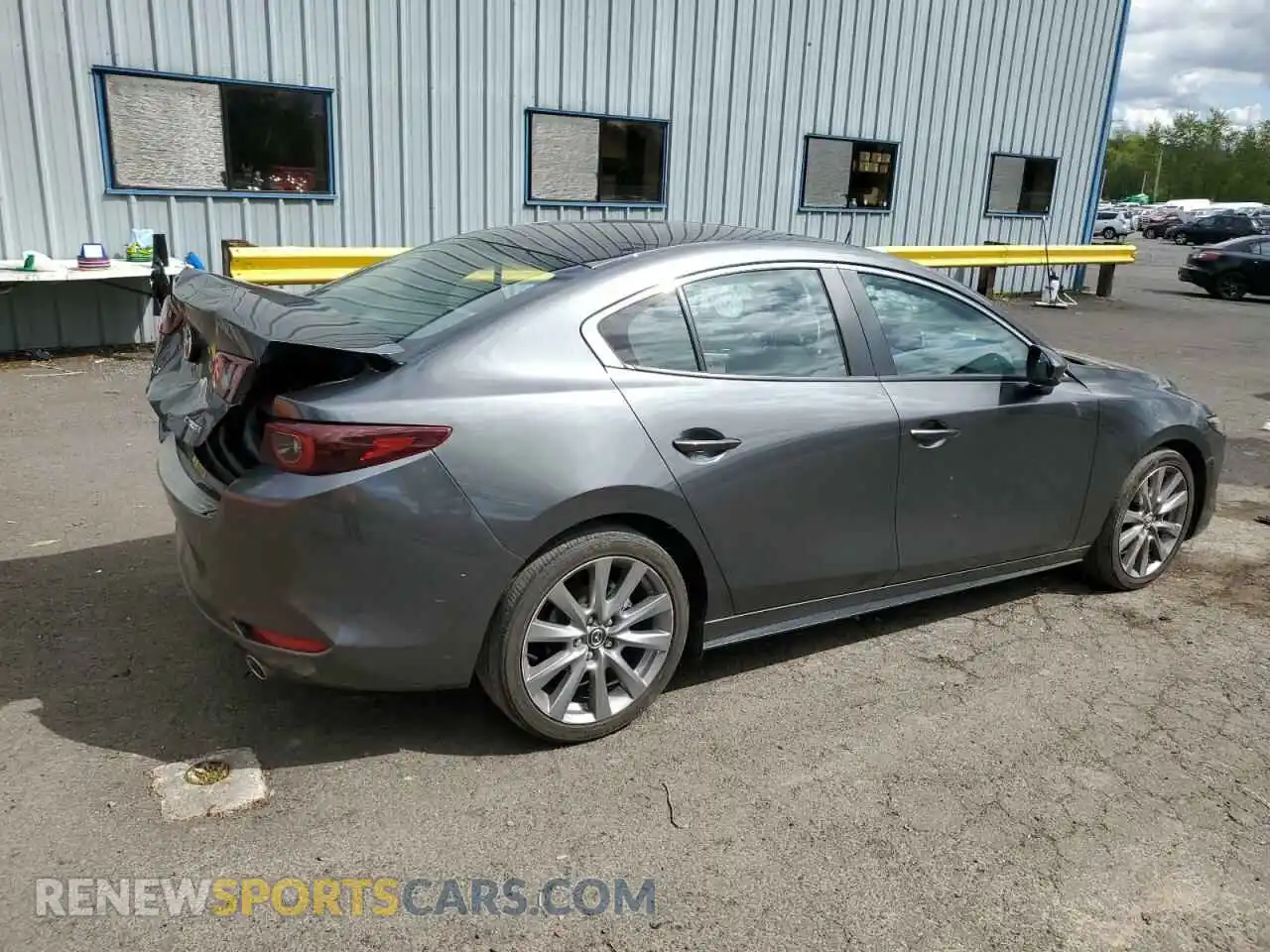 3 Photograph of a damaged car 3MZBPACL8NM303657 MAZDA 3 2022