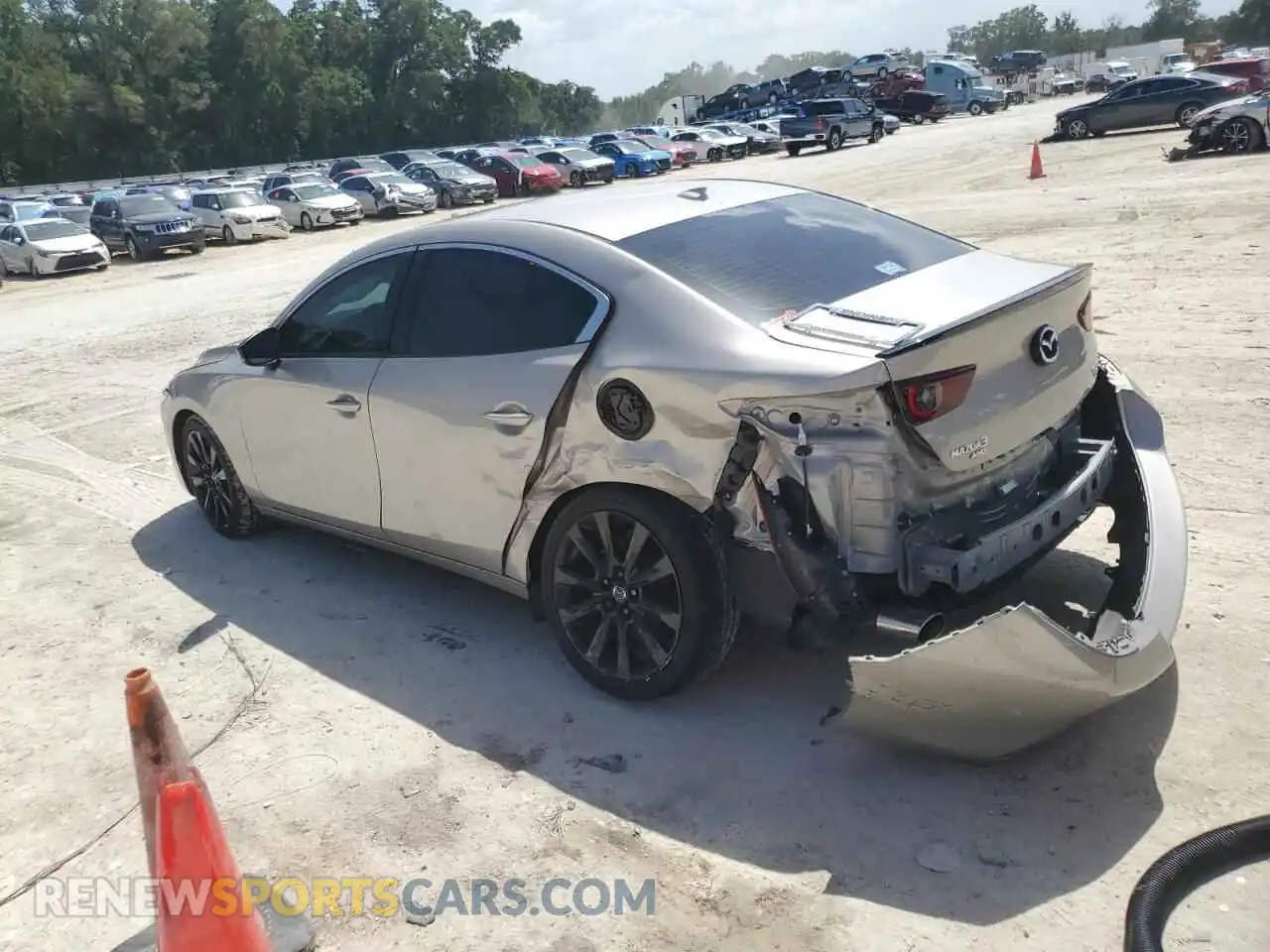 2 fotografías del automóvil dañado 3MZBPBEY5PM355510 MAZDA 3 2023