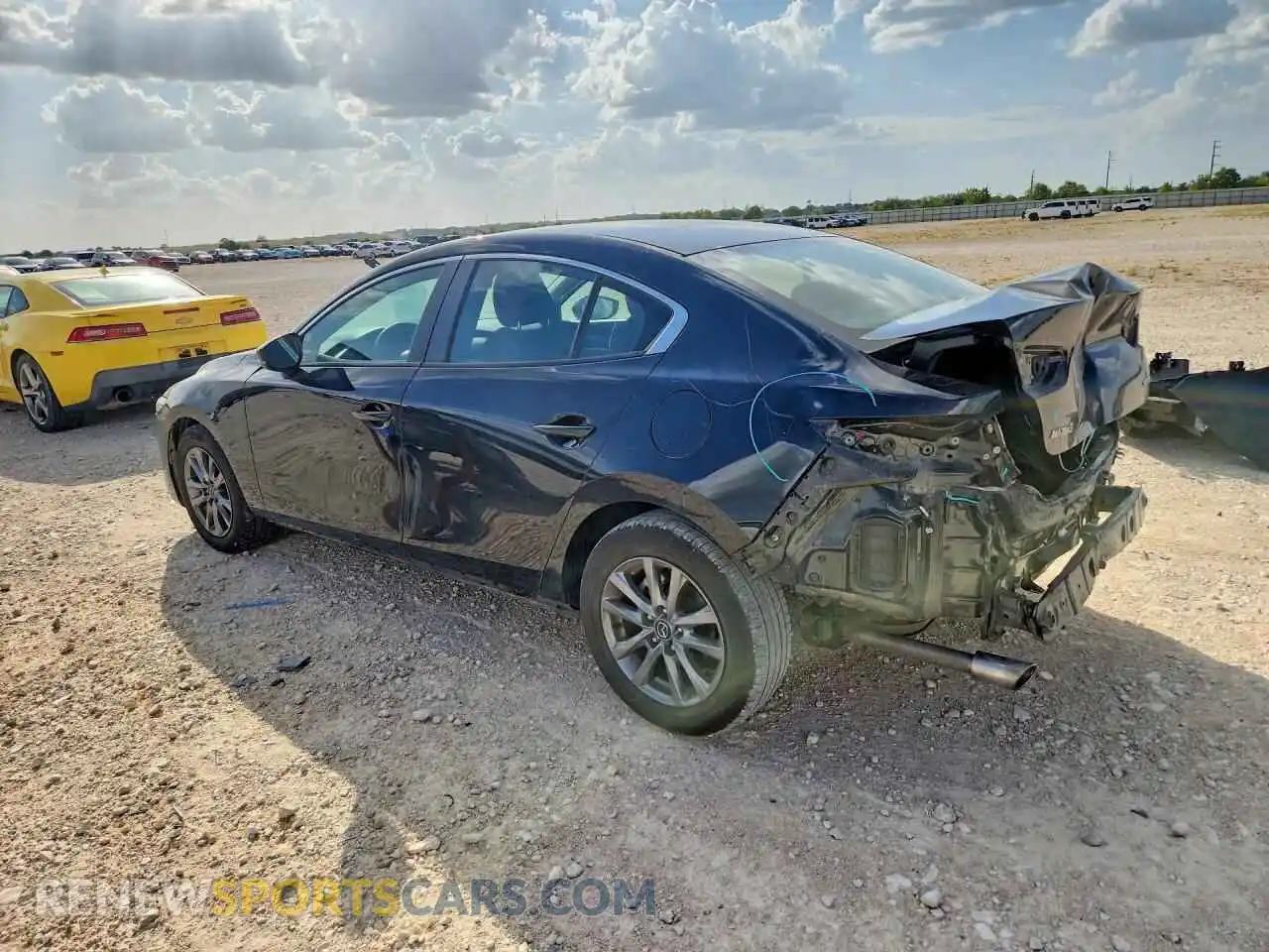 2 fotografías del automóvil dañado 3MZBPAAM1RM429747 MAZDA 3 2024