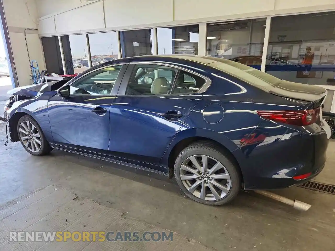 2 fotografías del automóvil dañado 3MZBPACM3RM415376 MAZDA 3 2024