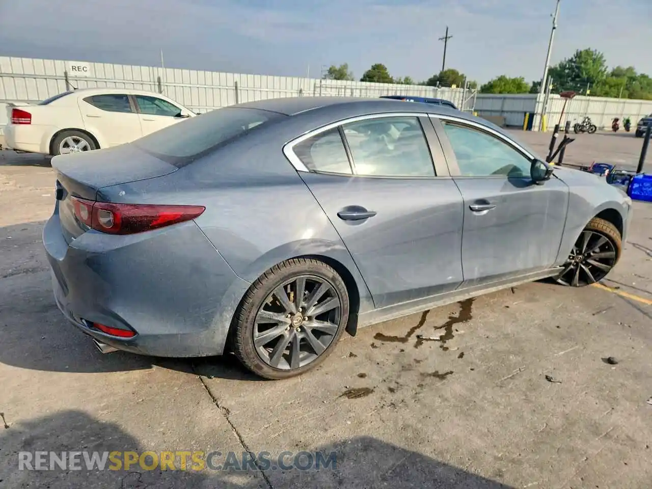 3 fotografías del automóvil dañado 3MZBPBCM6RM414146 MAZDA 3 2024