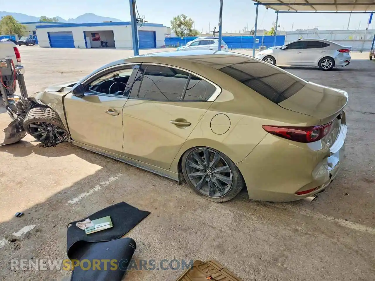 2 fotografías del automóvil dañado 3MZBPBXY2RM414612 MAZDA 3 2024